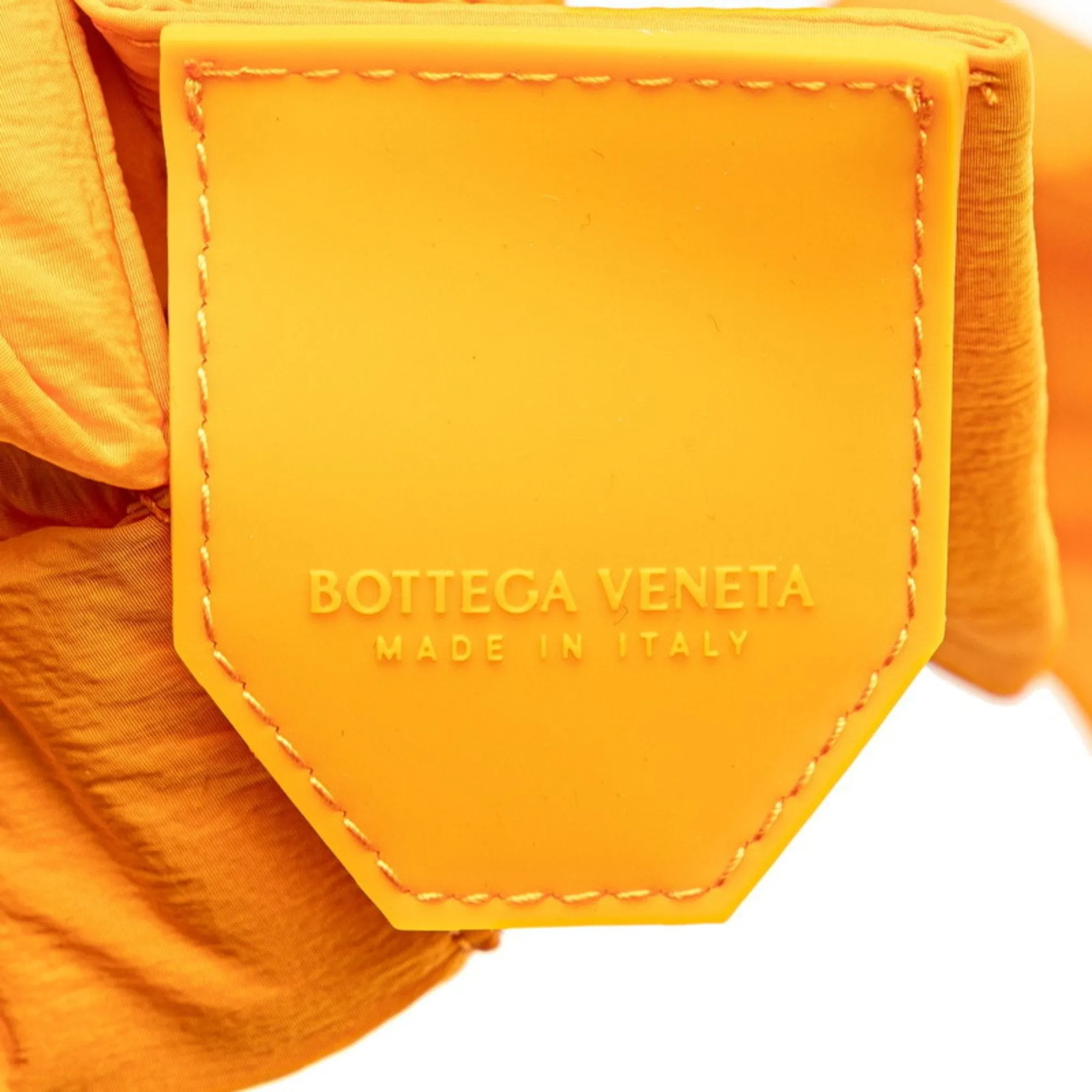 Bottega Veneta Cassette Synthetic Clutch Bag (Pre-Owned)