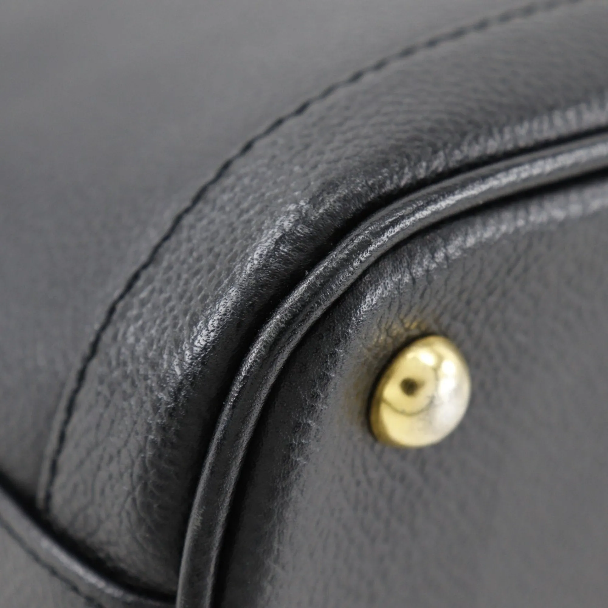 Burberry Burberrys Leather Handbag (Pre-Owned)