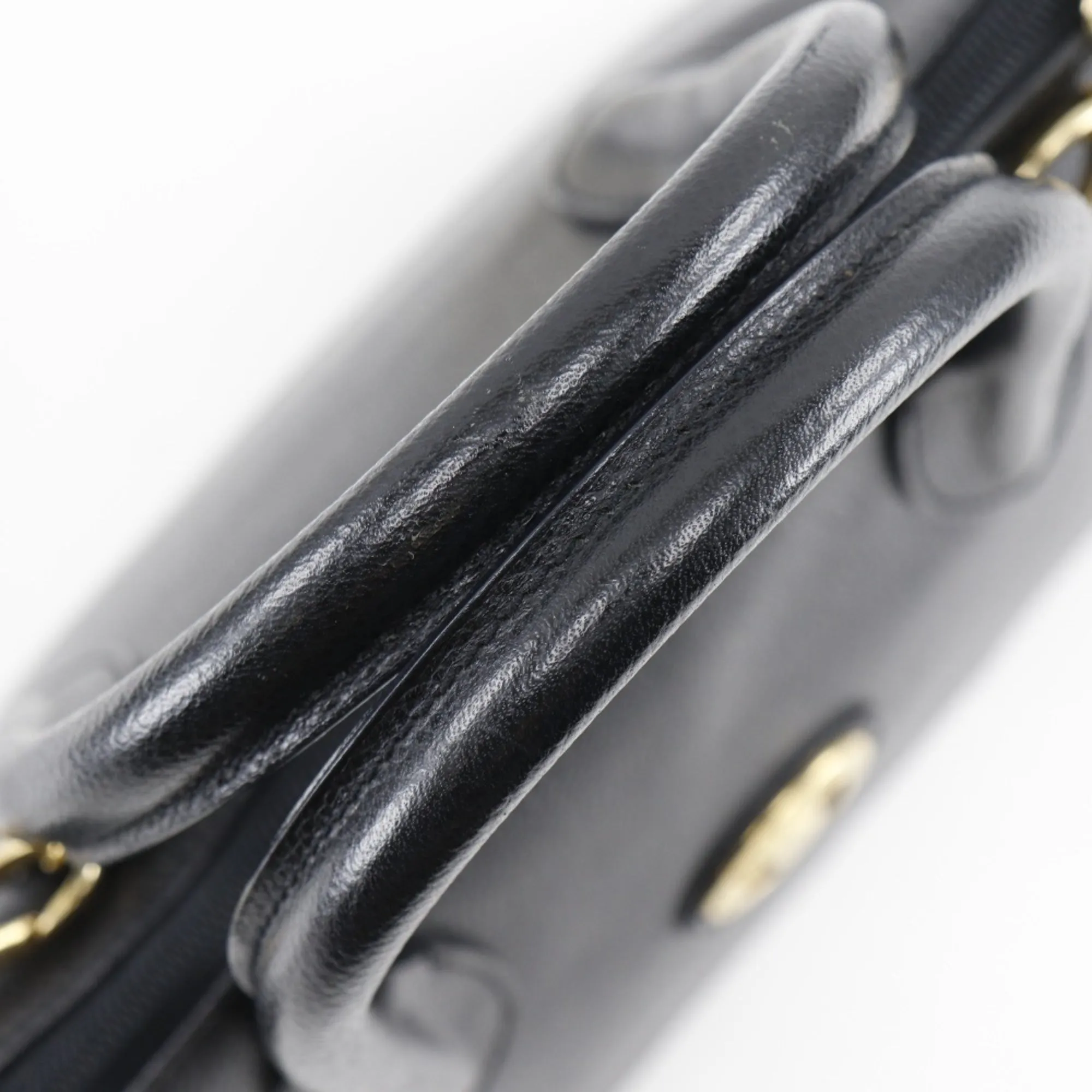 Burberry Burberrys Leather Handbag (Pre-Owned)