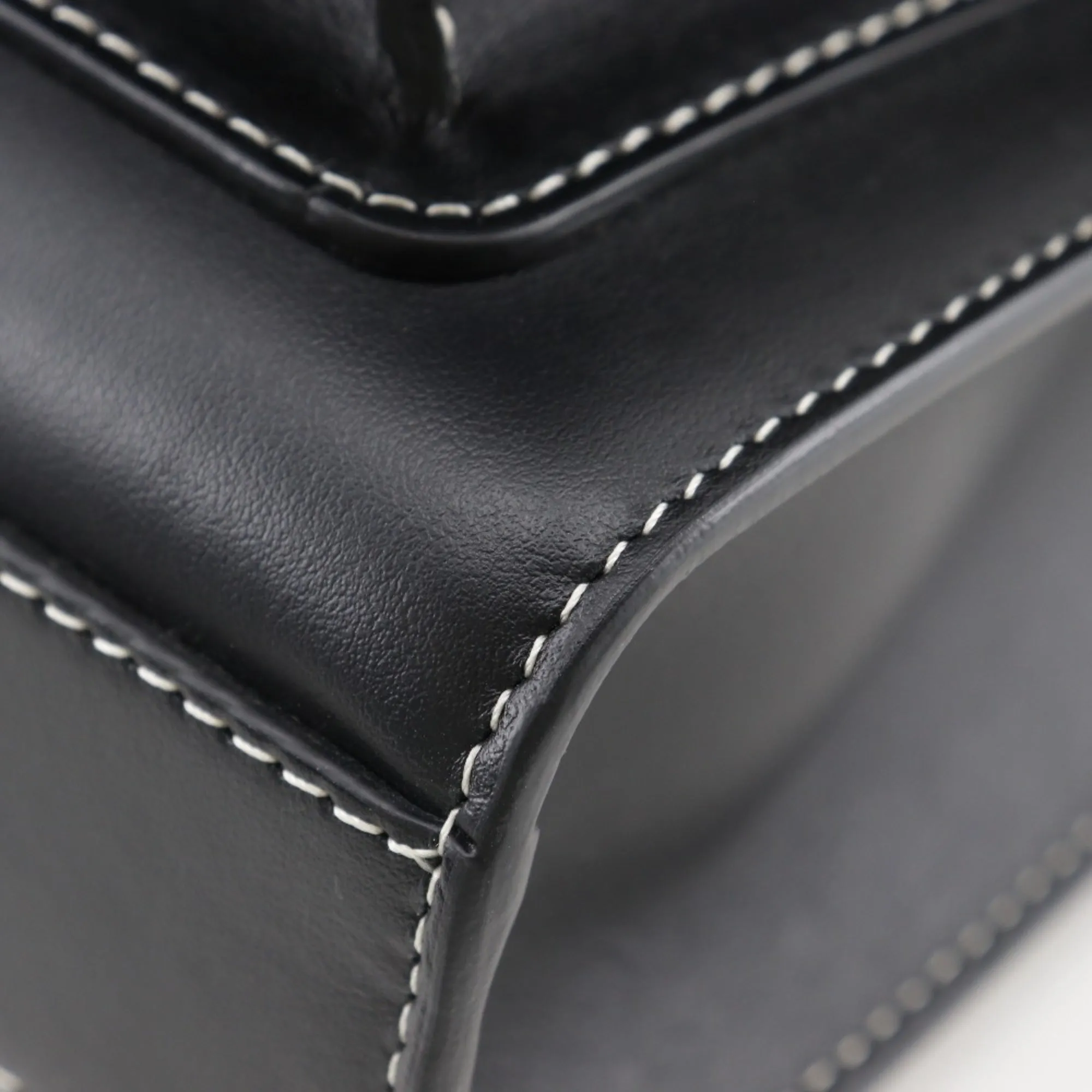 Burberry  Leather Handbag (Pre-Owned)