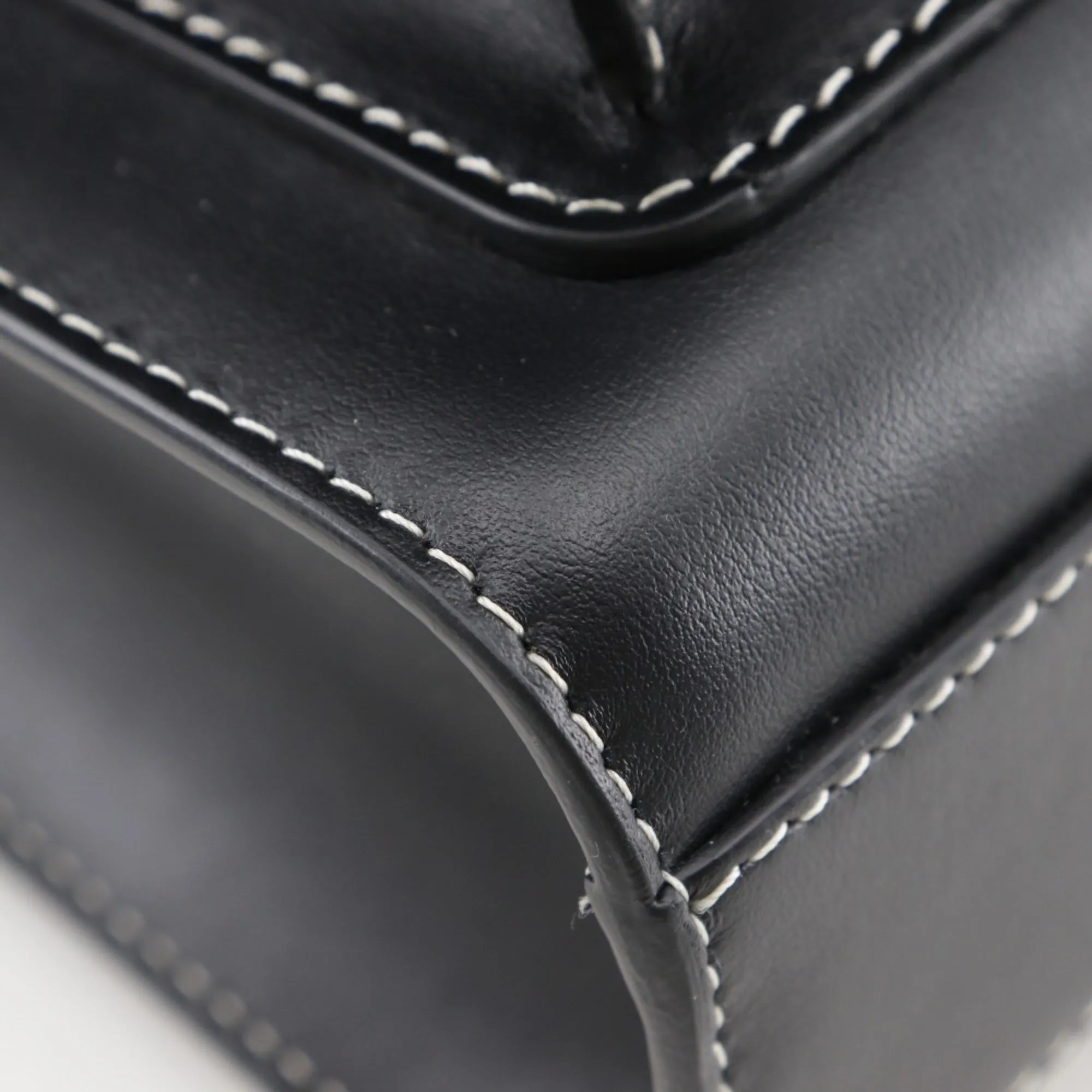Burberry  Leather Handbag (Pre-Owned)