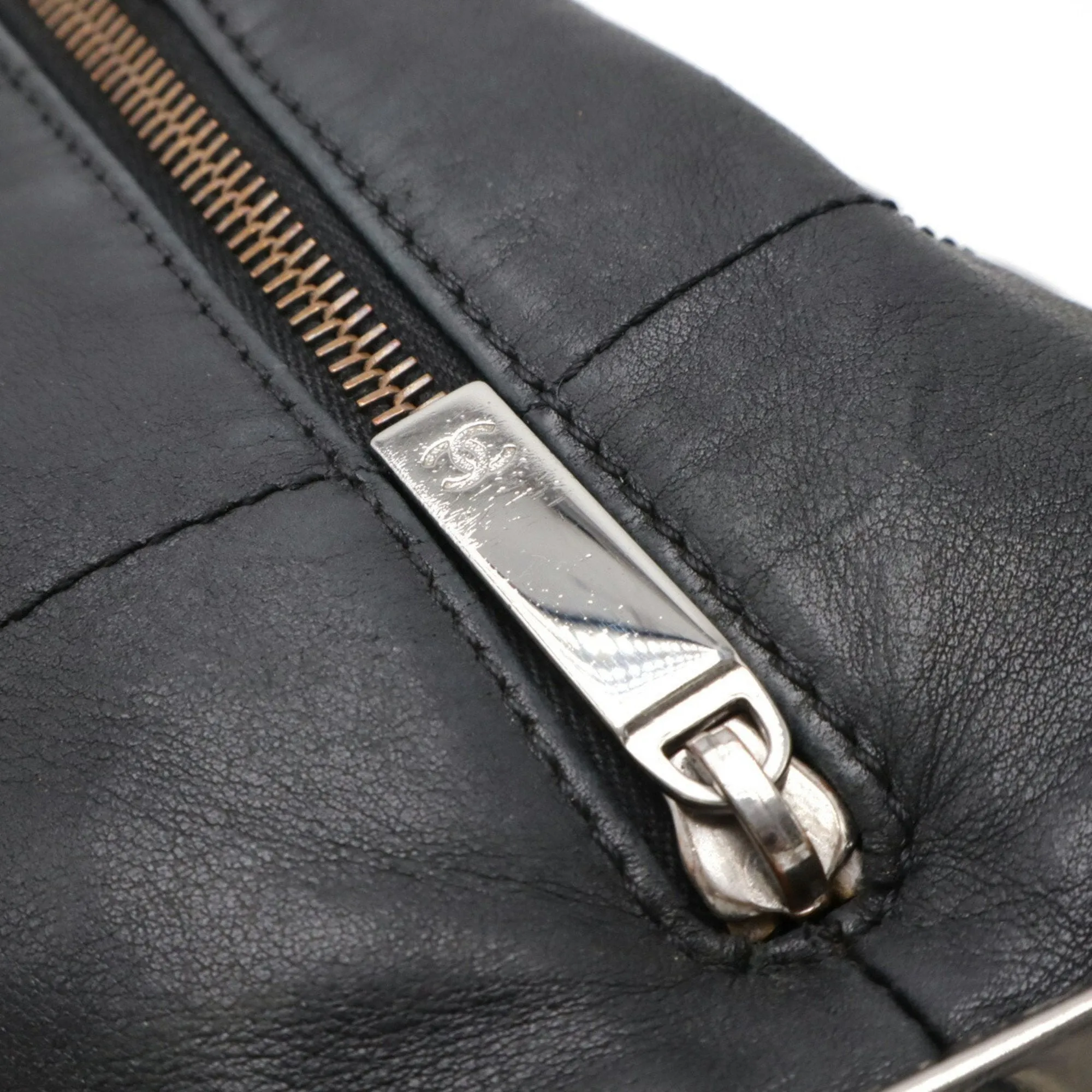 Chanel Chocolate Bar Leather Handbag (Pre-Owned)