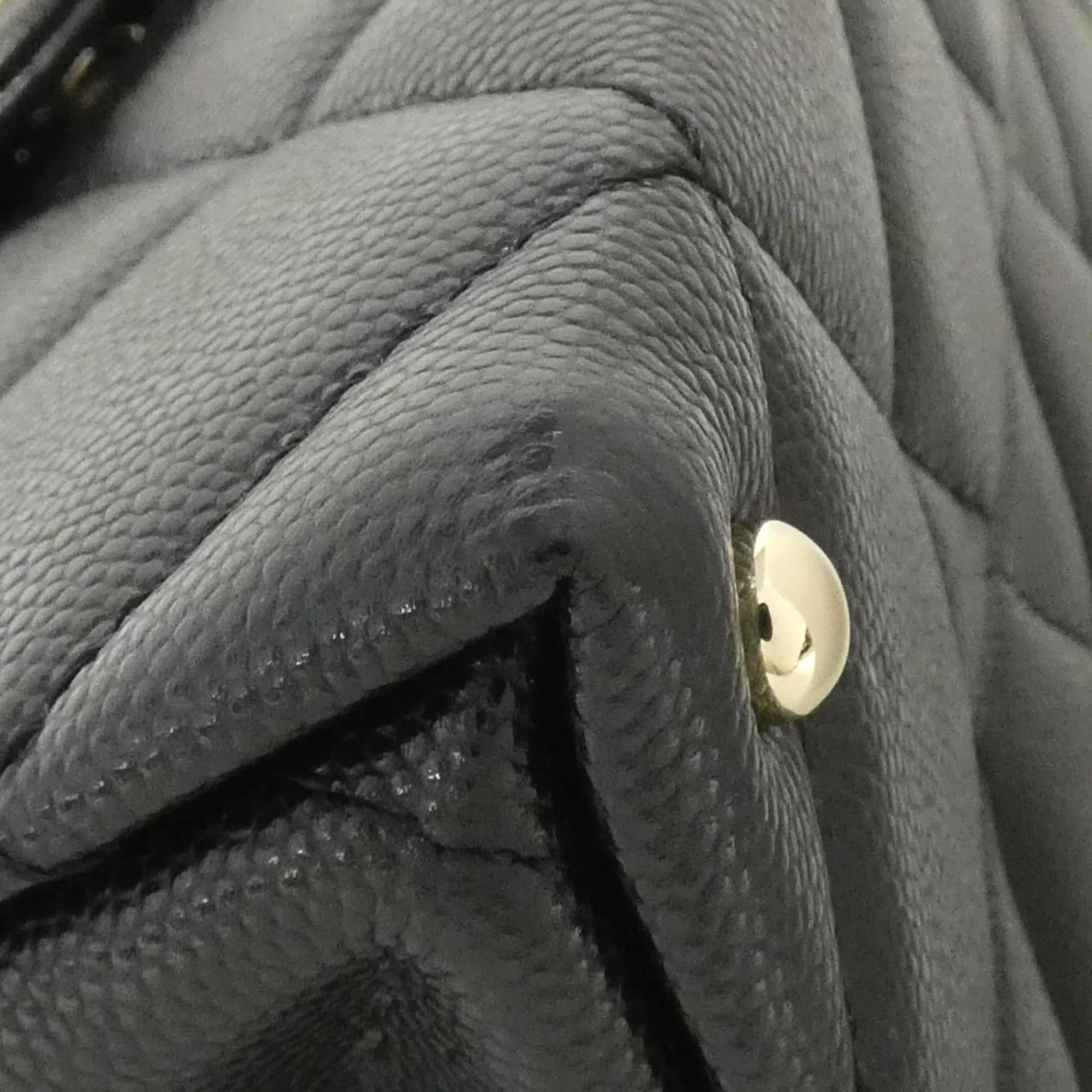 Chanel Grained Calfskin Handbag (Pre-Owned)