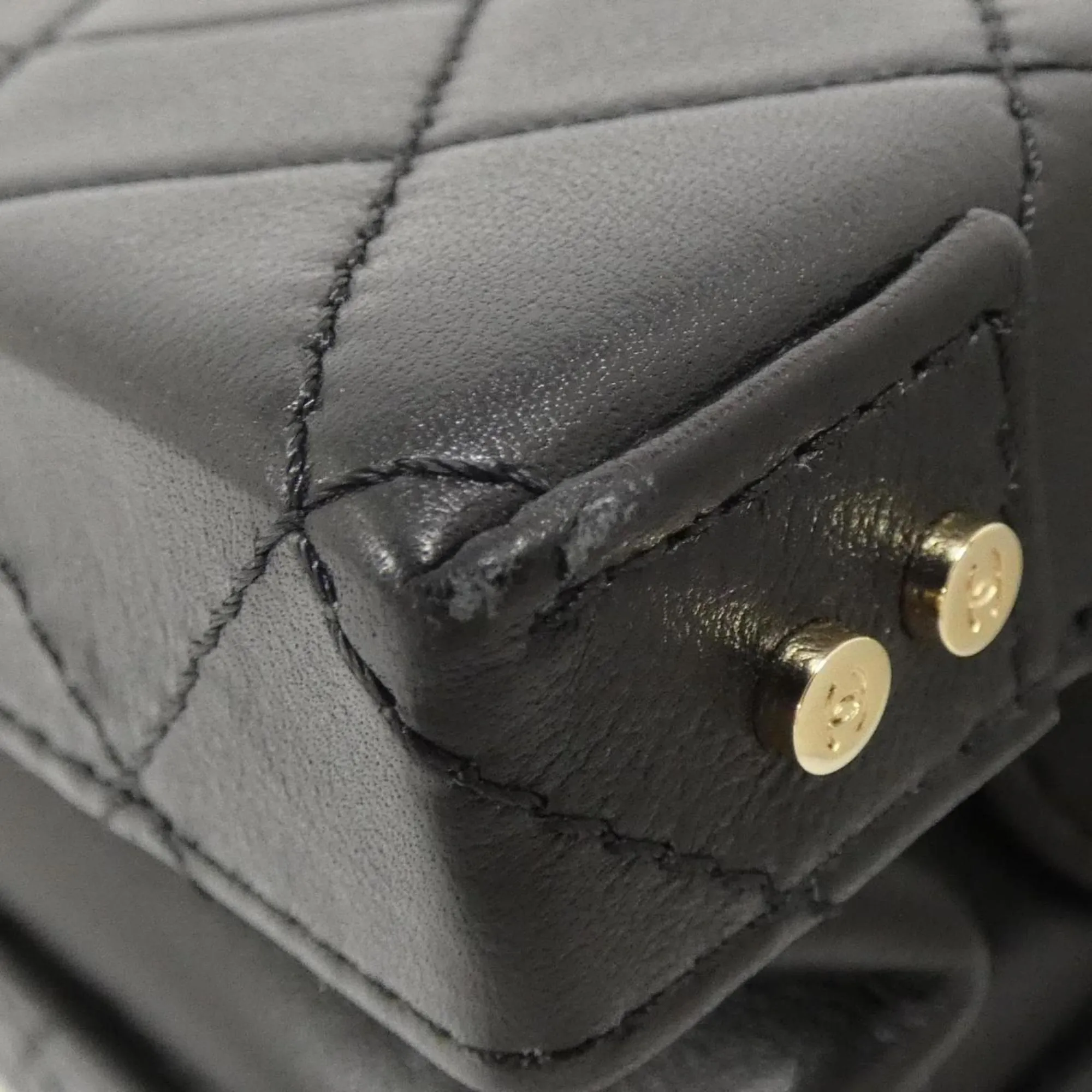 Chanel Leather Handbag (Pre-Owned)