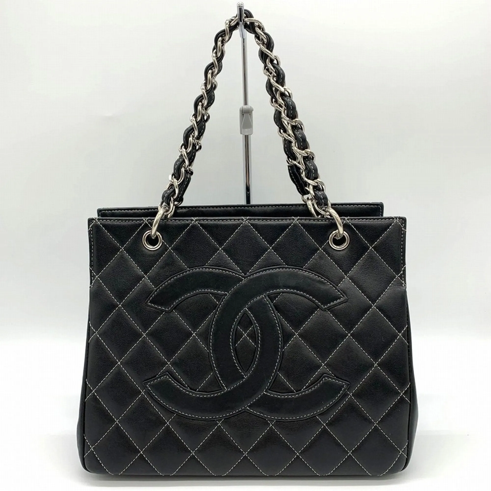 Chanel Leather Handbag (Pre-Owned)