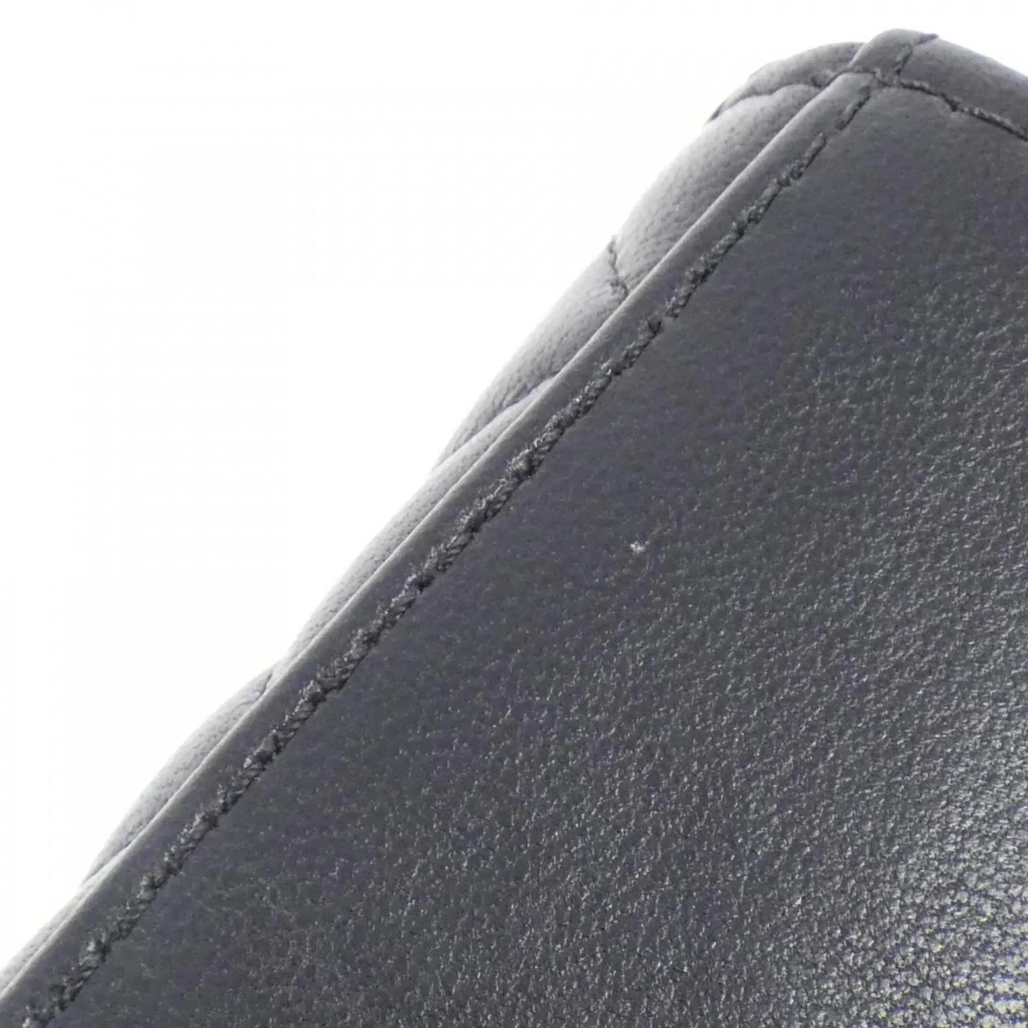 Chanel Leather Handbag (Pre-Owned)