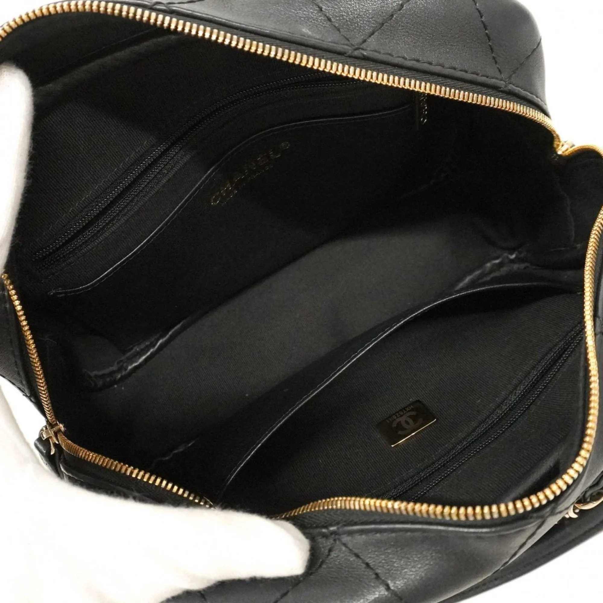Chanel Leather Handbag (Pre-Owned)