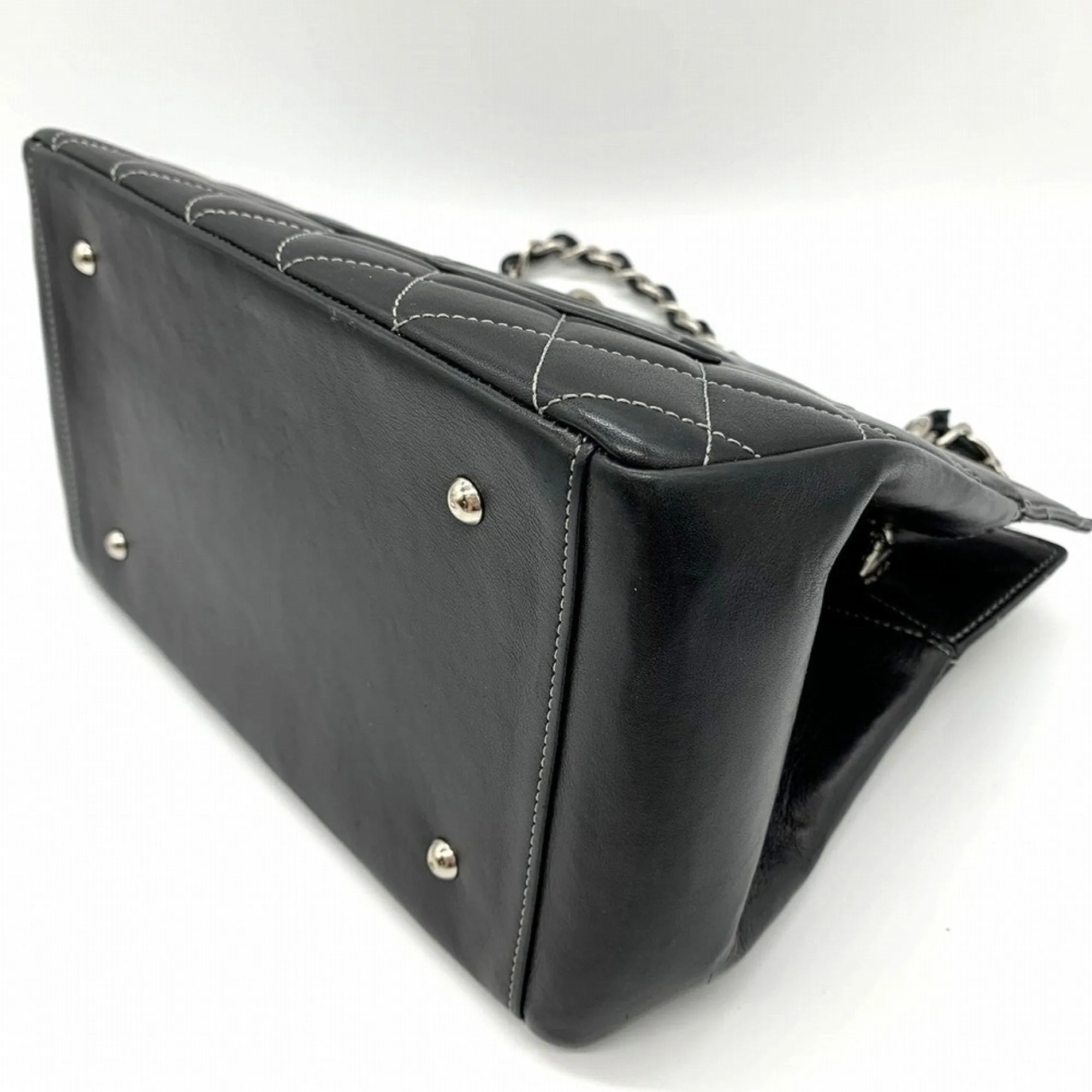 Chanel Leather Handbag (Pre-Owned)