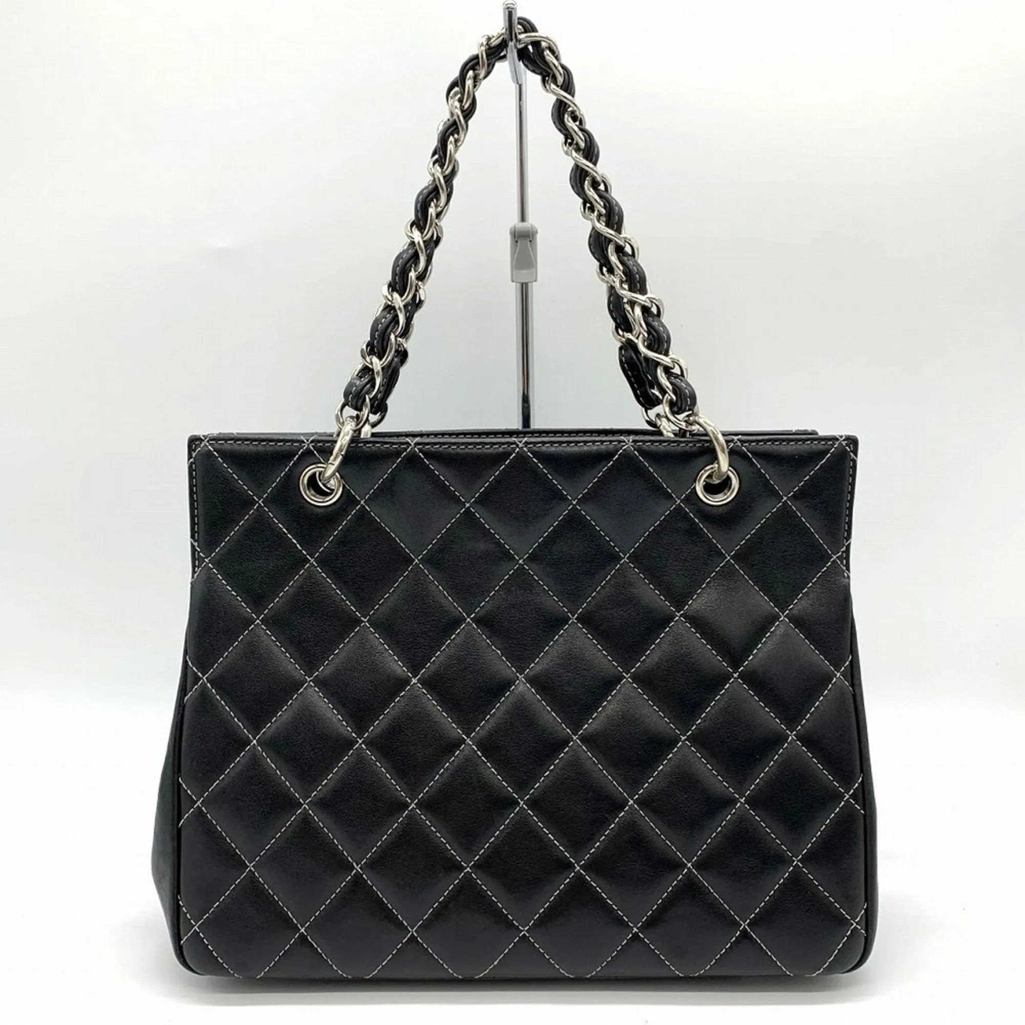 Chanel Leather Handbag (Pre-Owned)