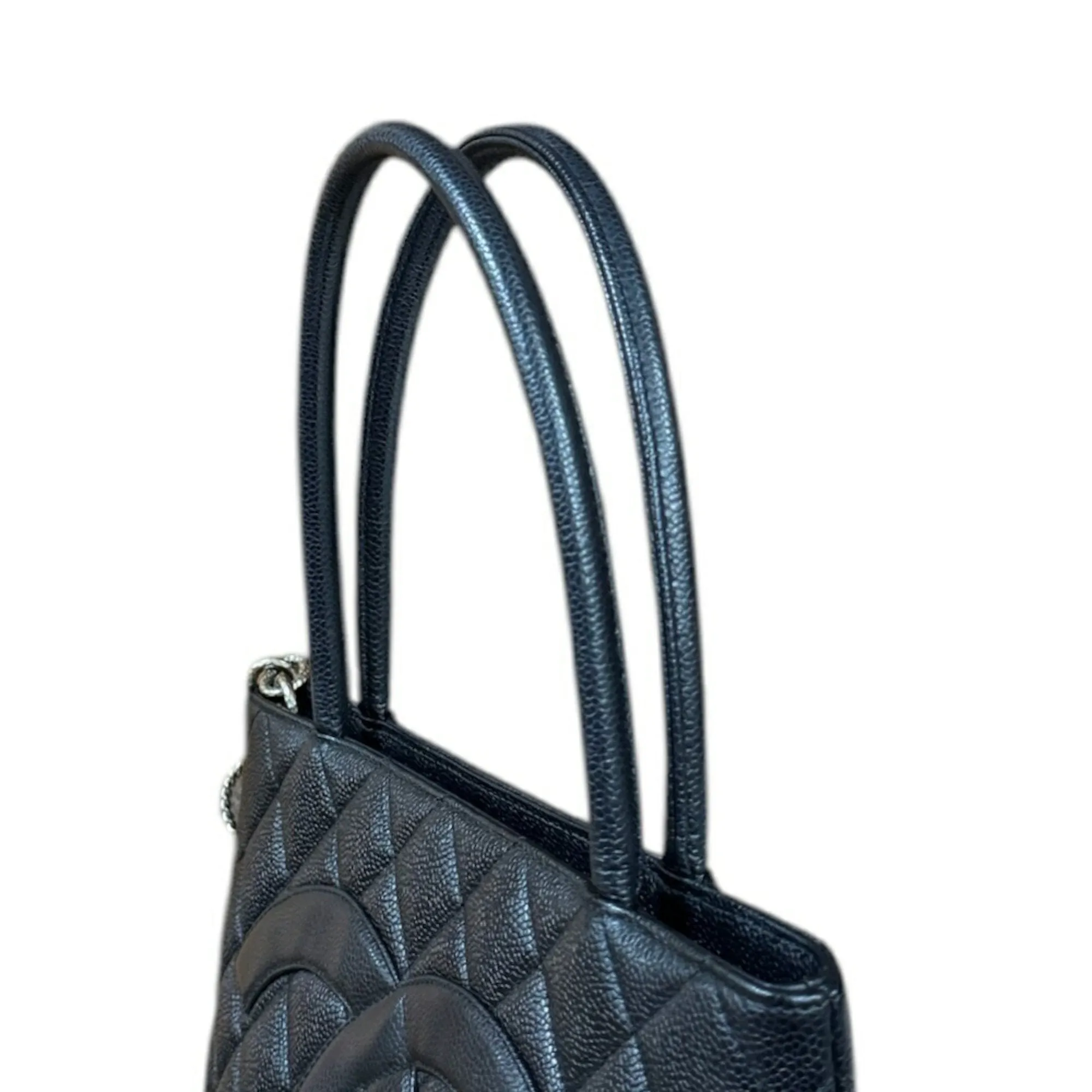 Chanel Medaillon Leather Tote Bag (Pre-Owned)