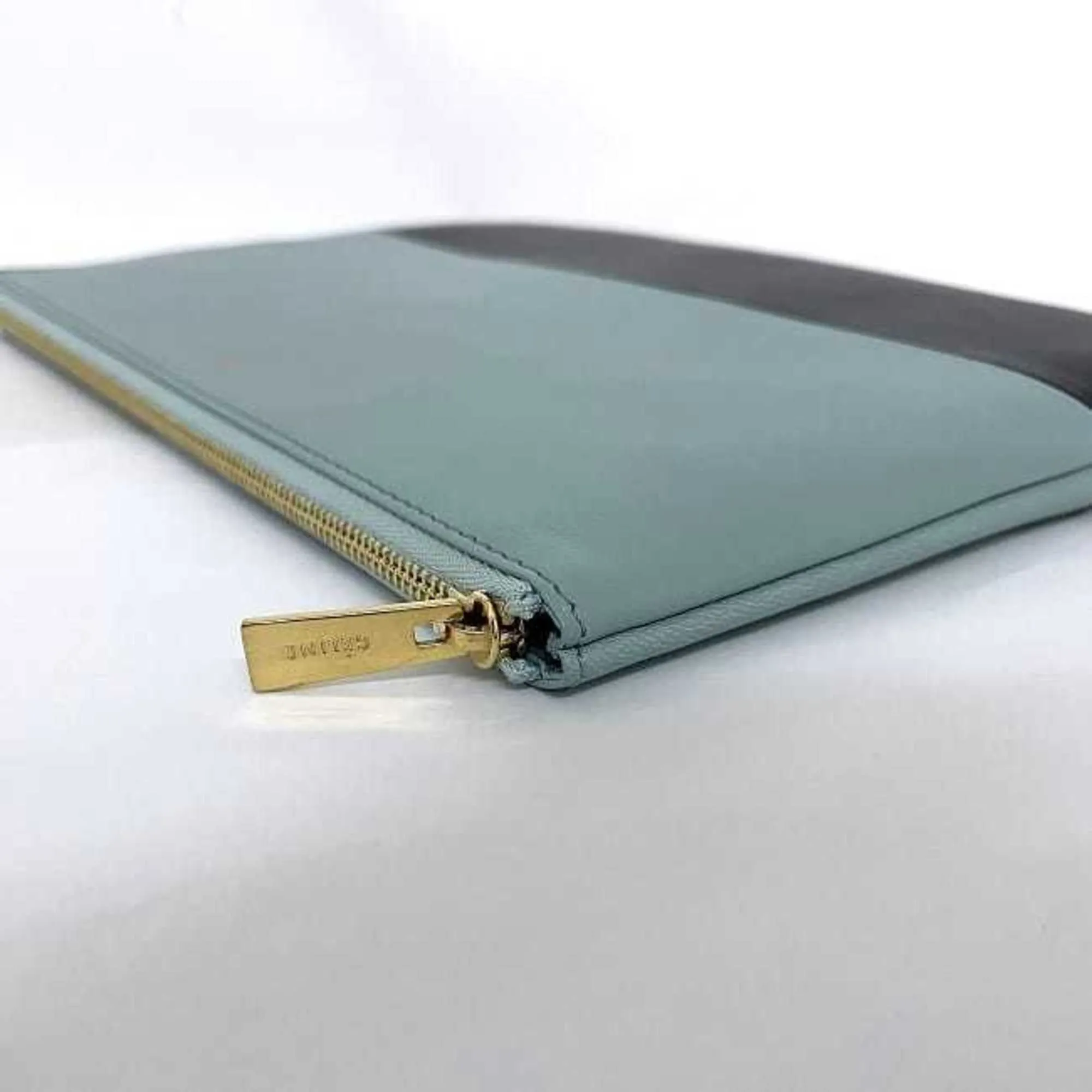 Cline Leather Clutch Bag (Pre-Owned)