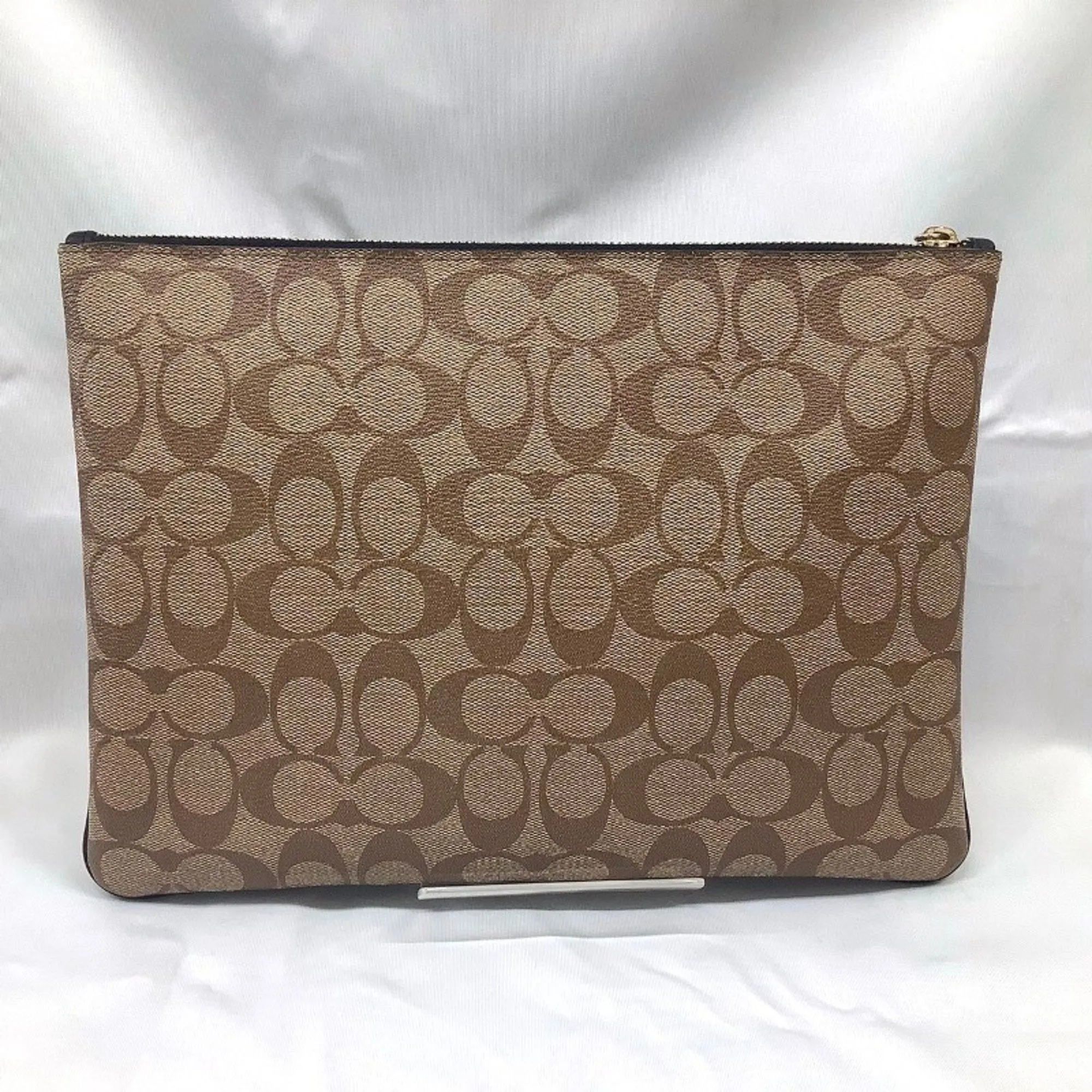 Coach Signature Pvc Clutch Bag (Pre-Owned)