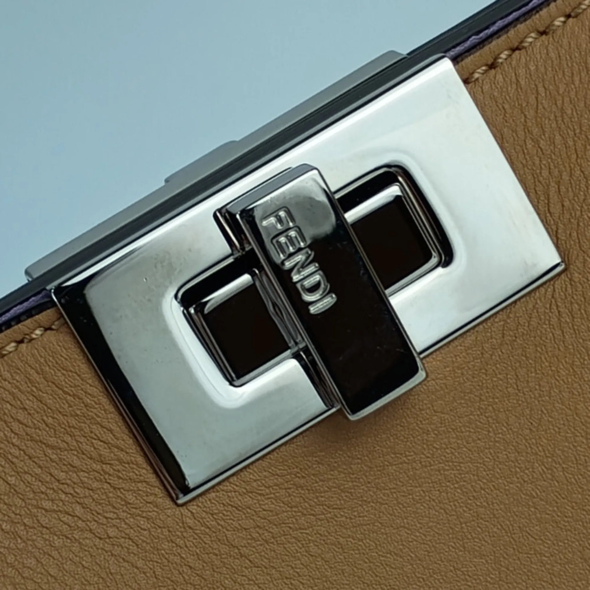 Fendi  Leather Handbag (Pre-Owned)