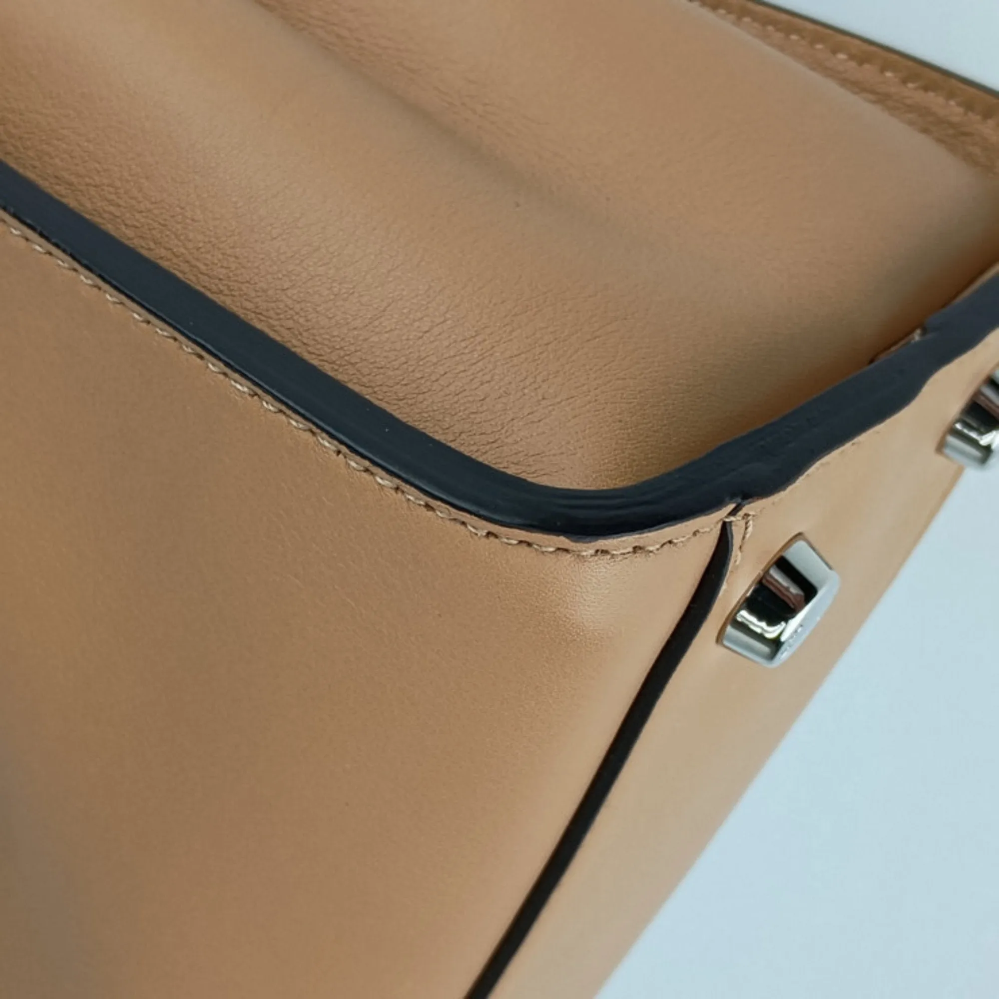Fendi  Leather Handbag (Pre-Owned)