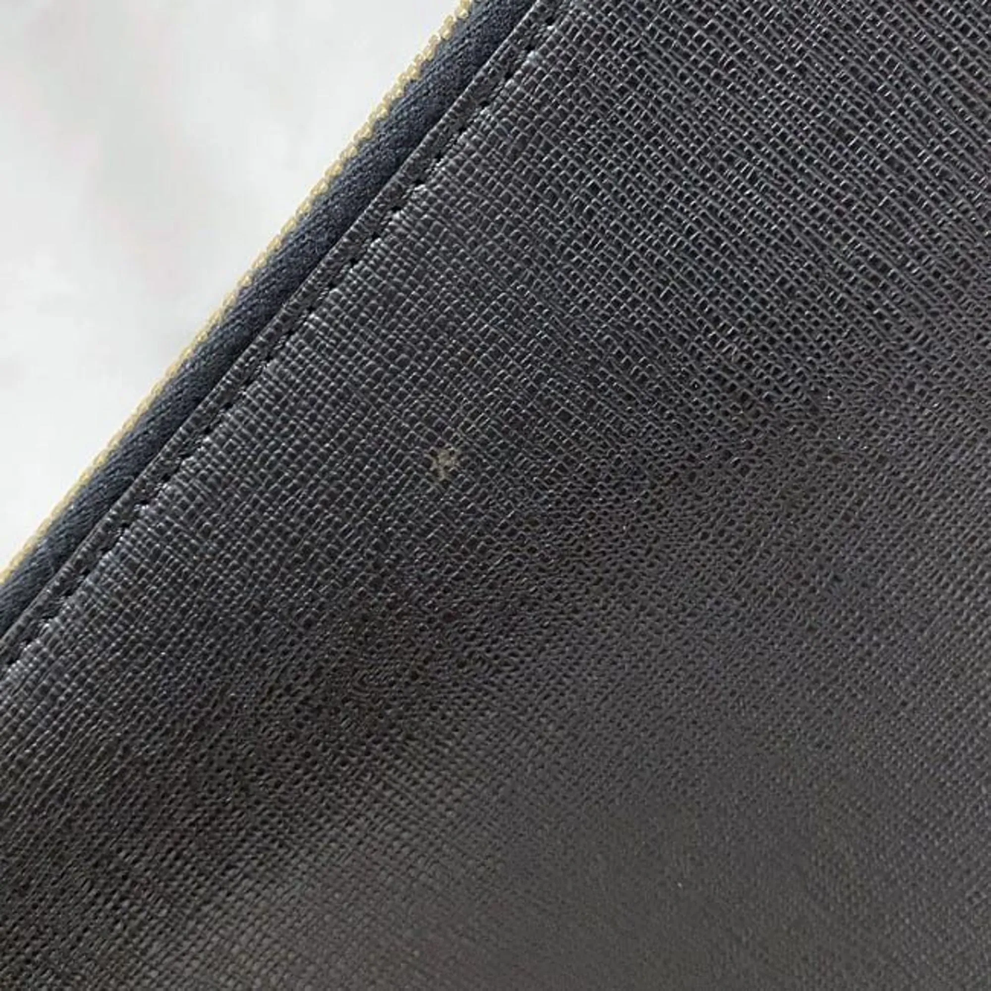 Fendi Studs Leather Clutch Bag (Pre-Owned)