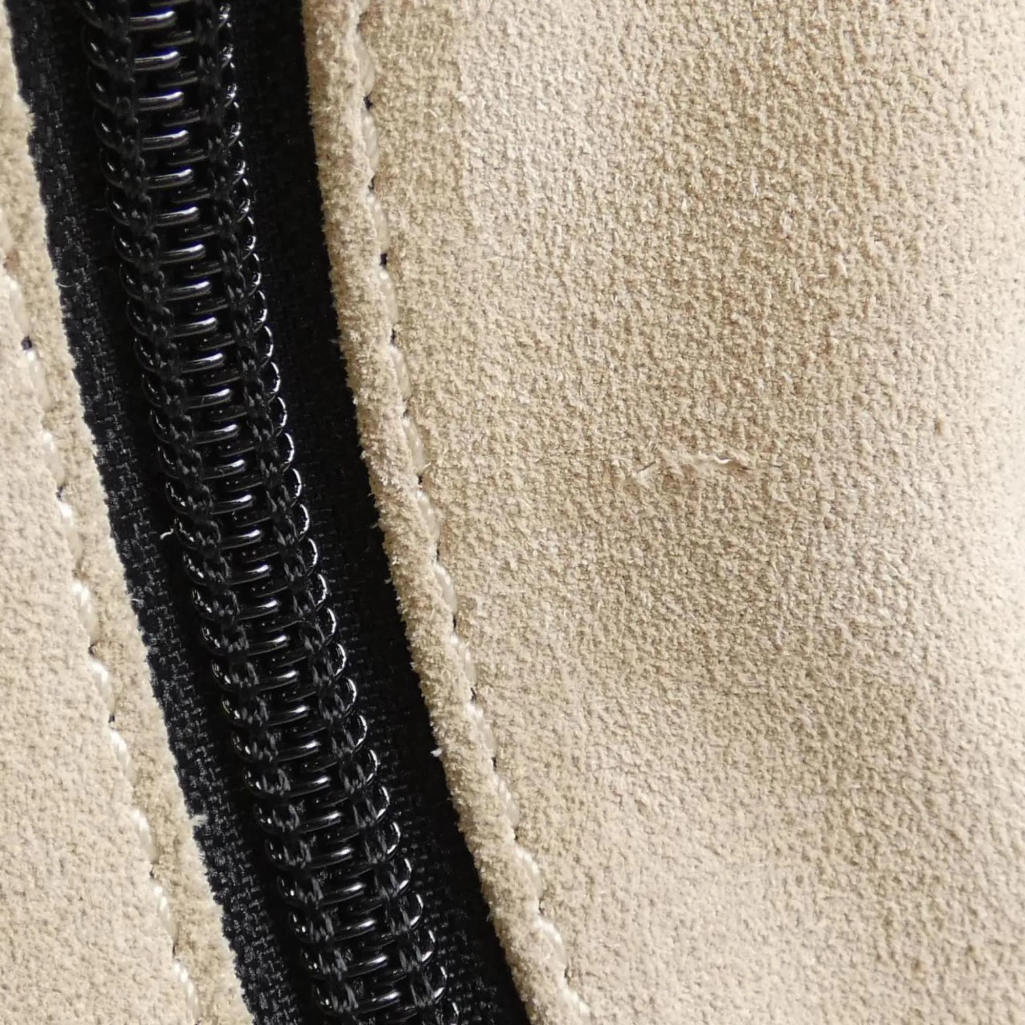 Loewe ivory Suede Leather Handbag (Pre-Owned)