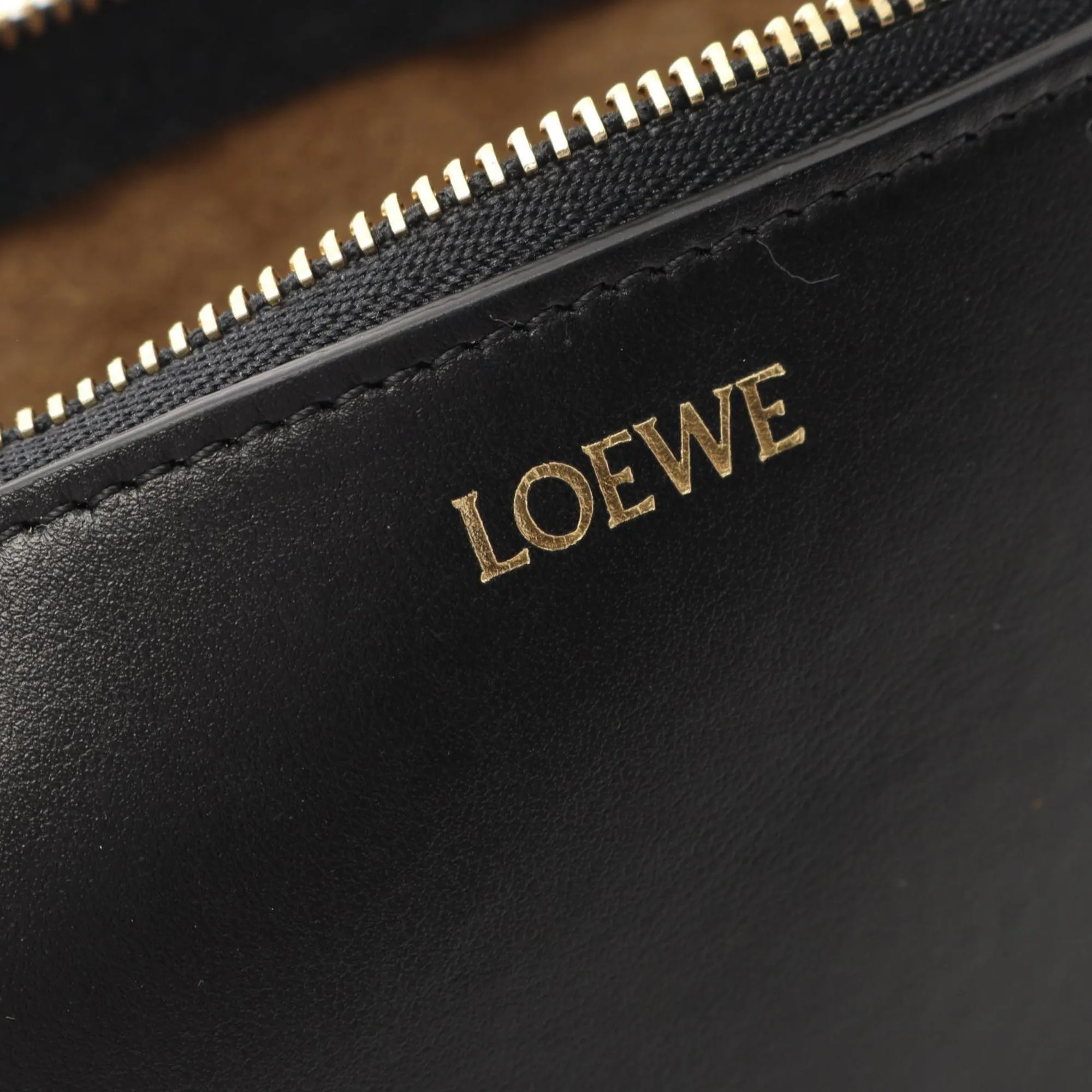 Loewe Leather Clutch Bag (Pre-Owned)