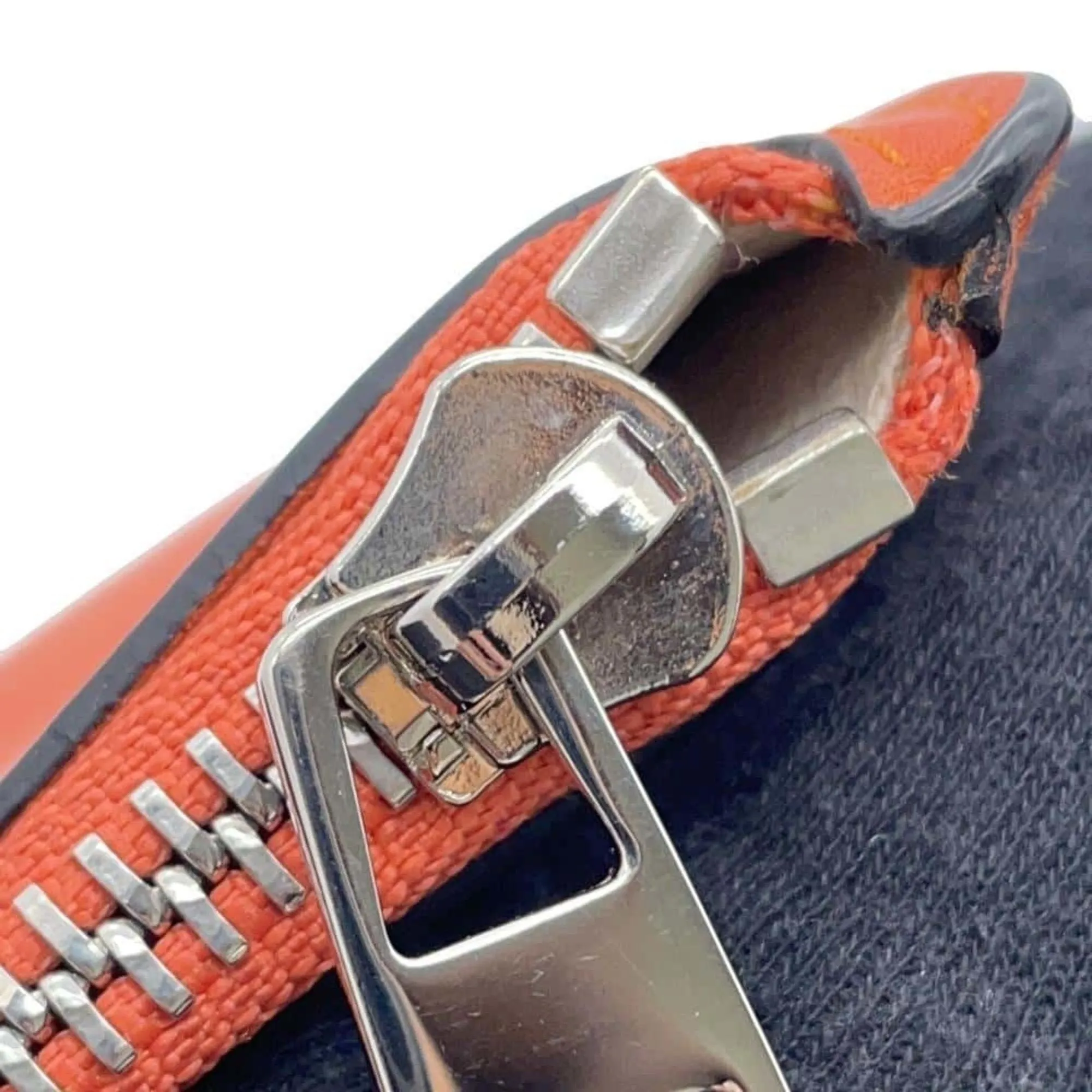 Loewe Leather Pouch (Pre-Owned)