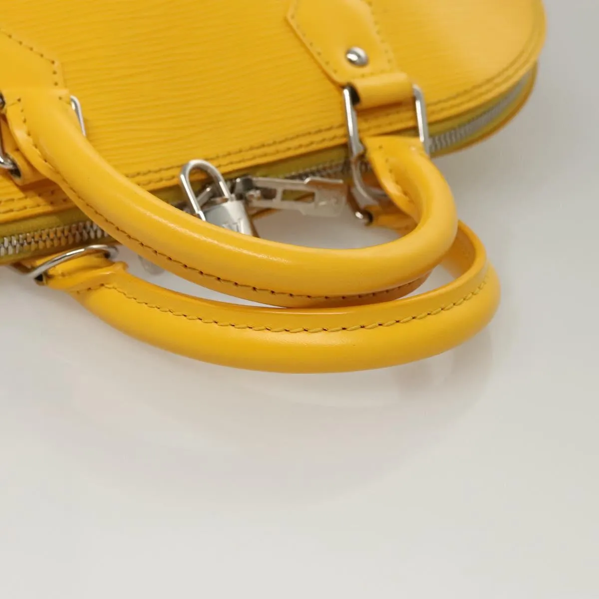 Louis Vuitton Alma Leather Handbag (Pre-Owned)