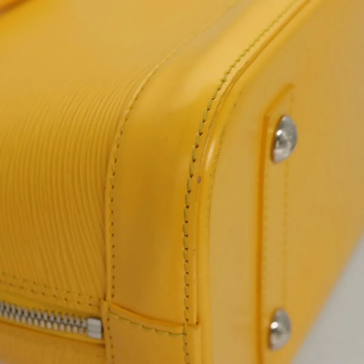 Louis Vuitton Alma Leather Handbag (Pre-Owned)