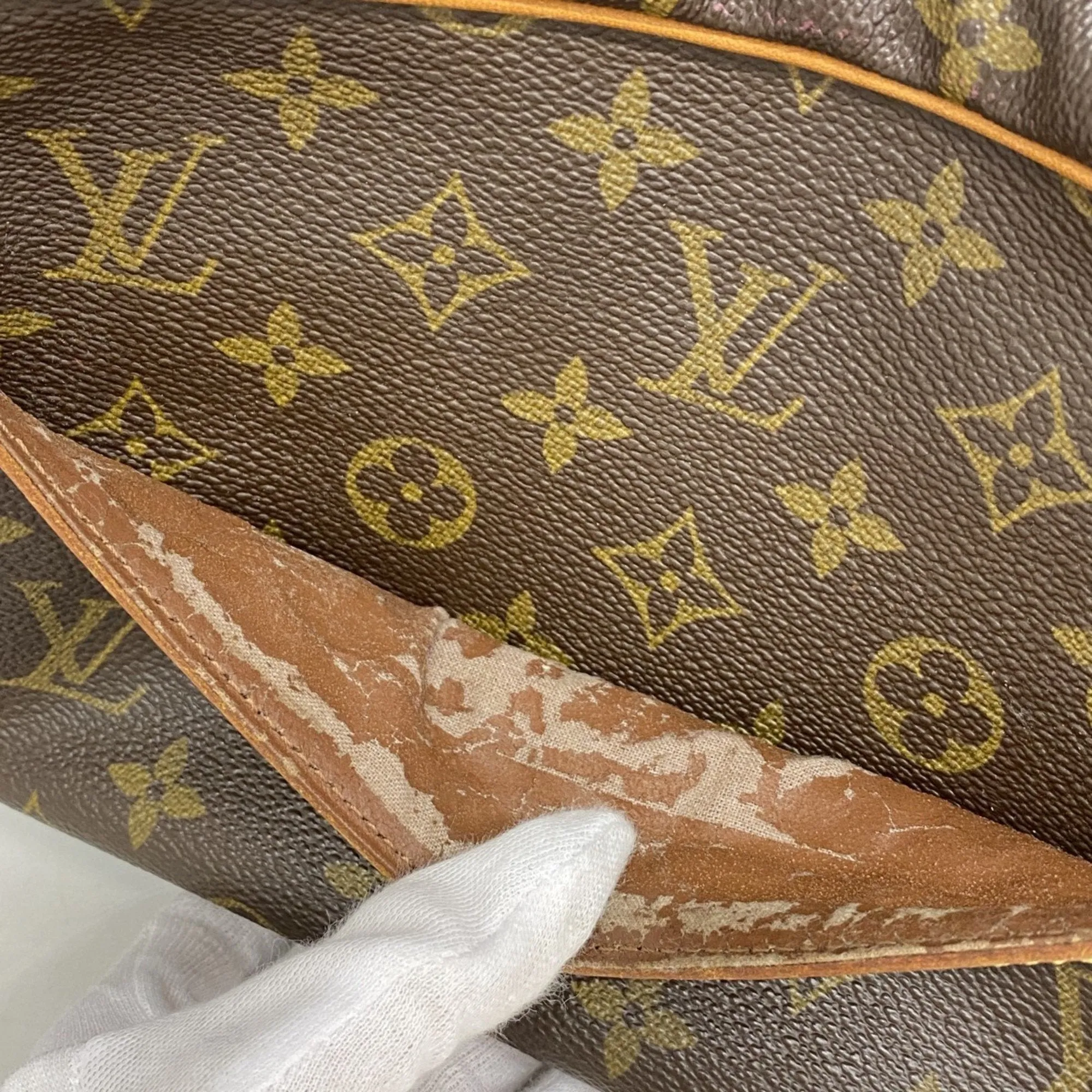 Louis Vuitton Clutch Bag (Pre-Owned)