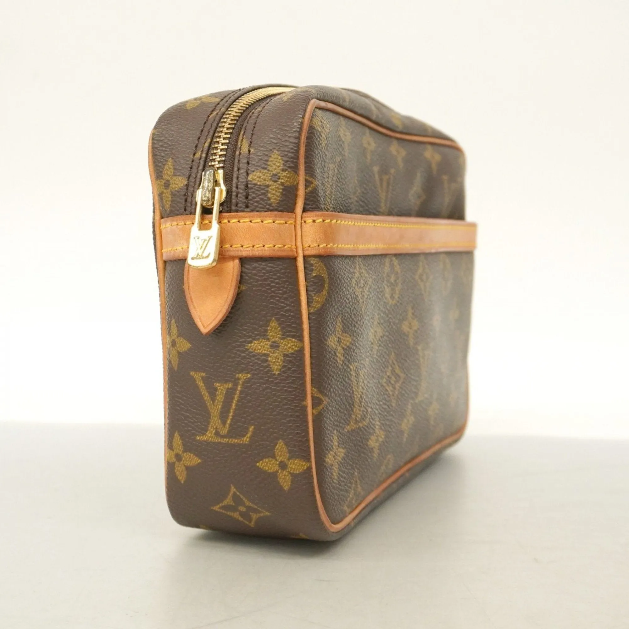 Louis Vuitton Clutch Bag (Pre-Owned)