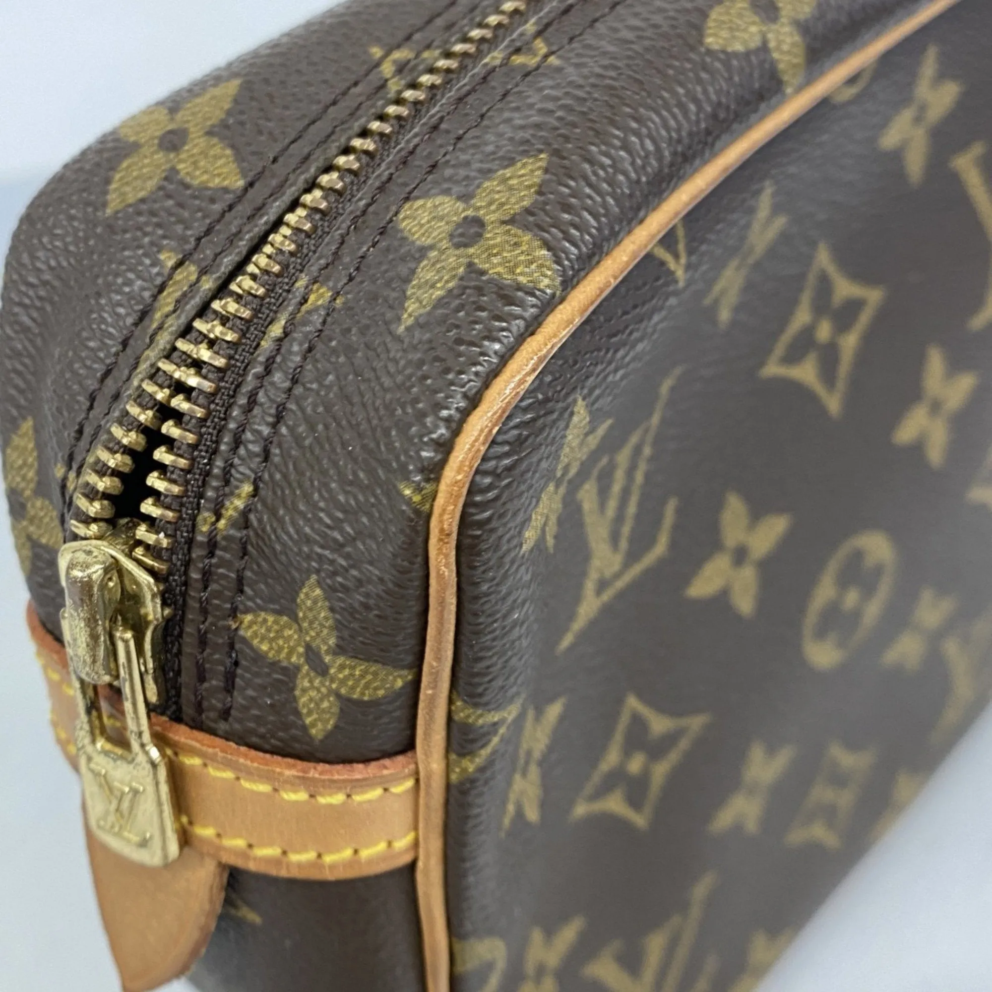 Louis Vuitton Clutch Bag (Pre-Owned)