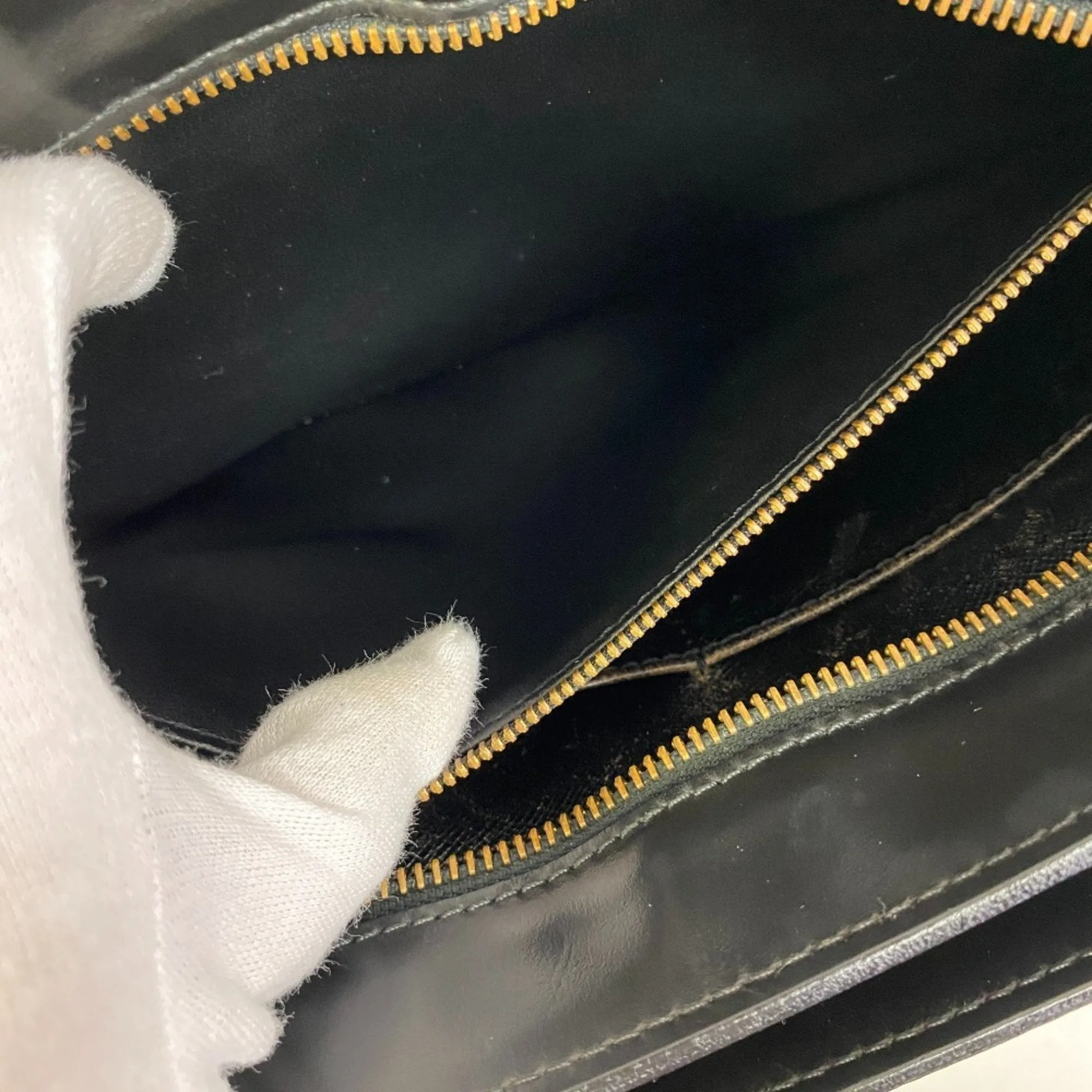 Louis Vuitton Epi Leather Clutch Bag (Pre-Owned)