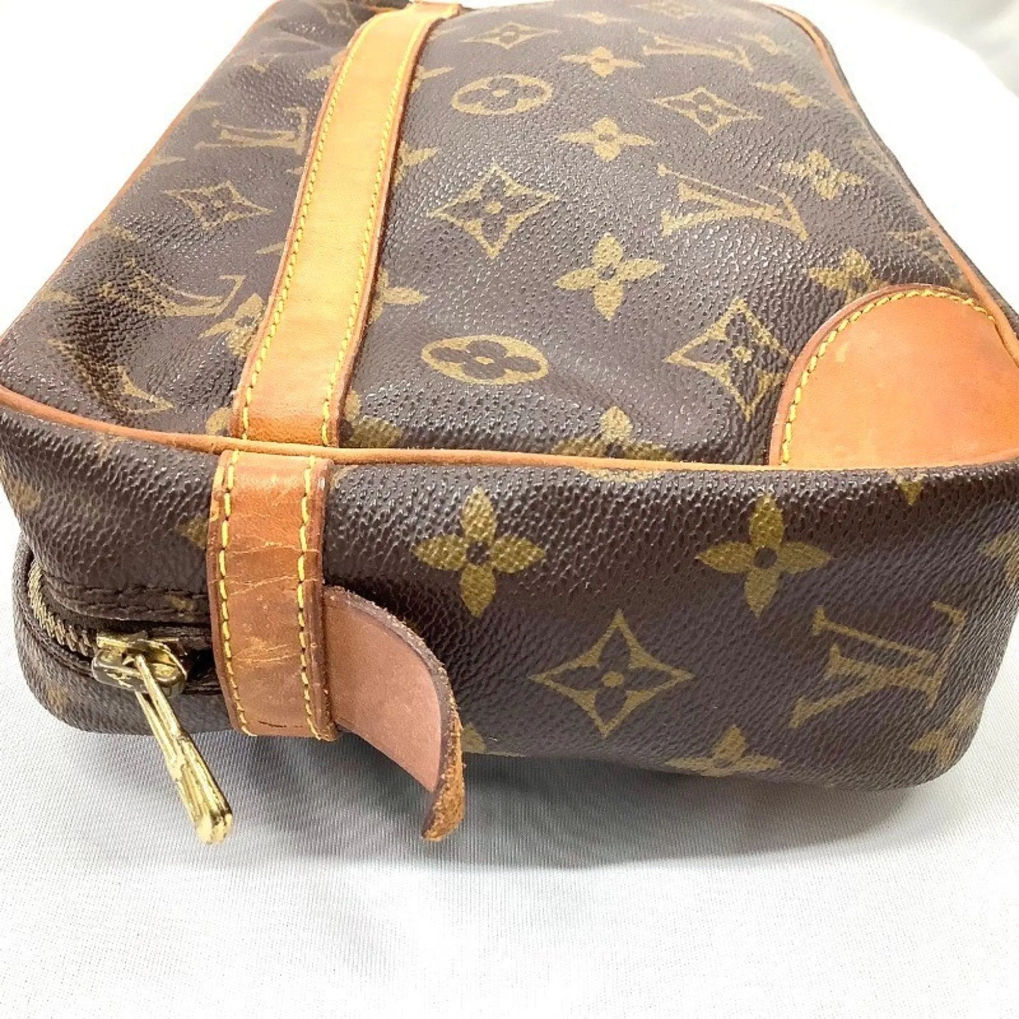 Louis Vuitton  Handbag (Pre-Owned)