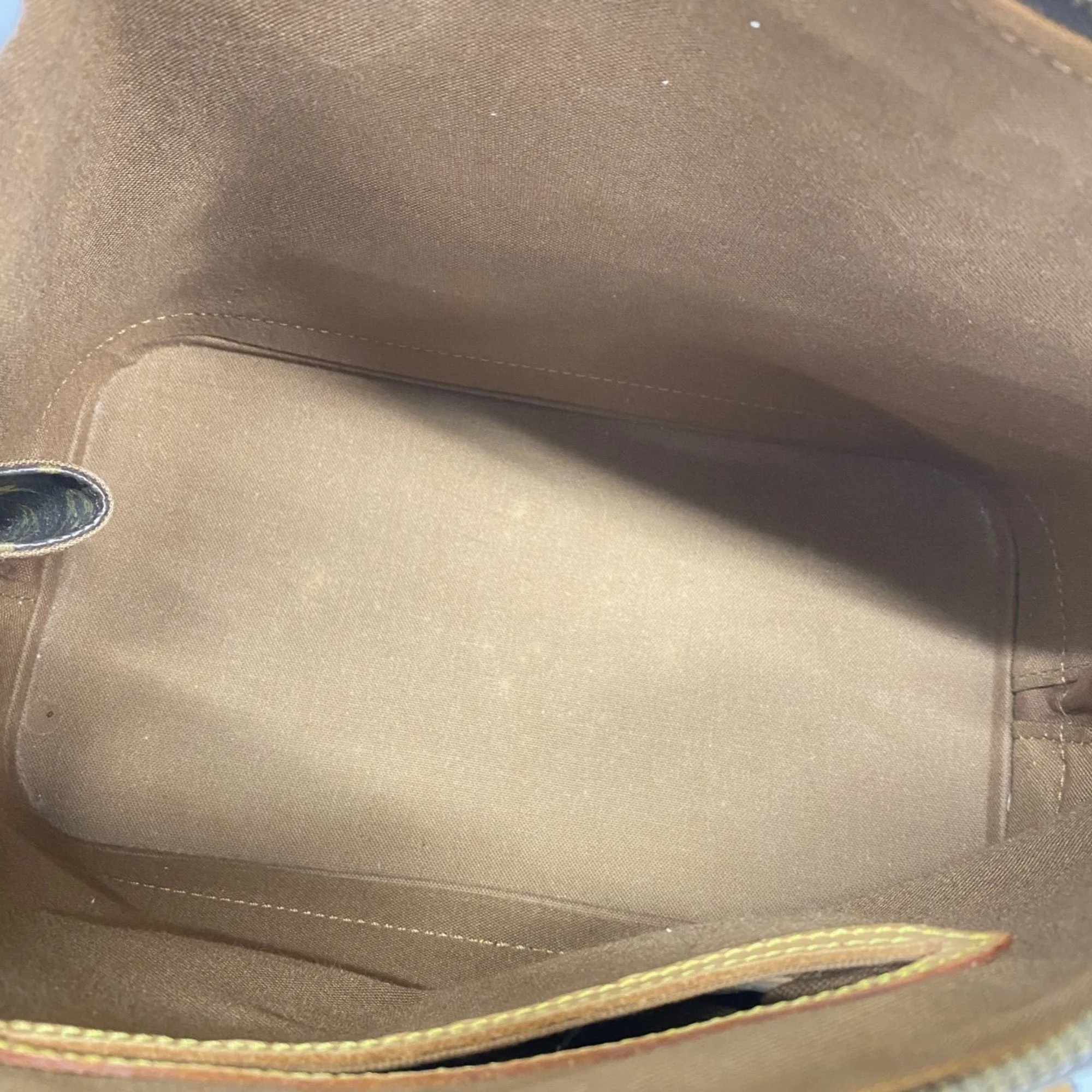 Louis Vuitton Handbag (Pre-Owned)