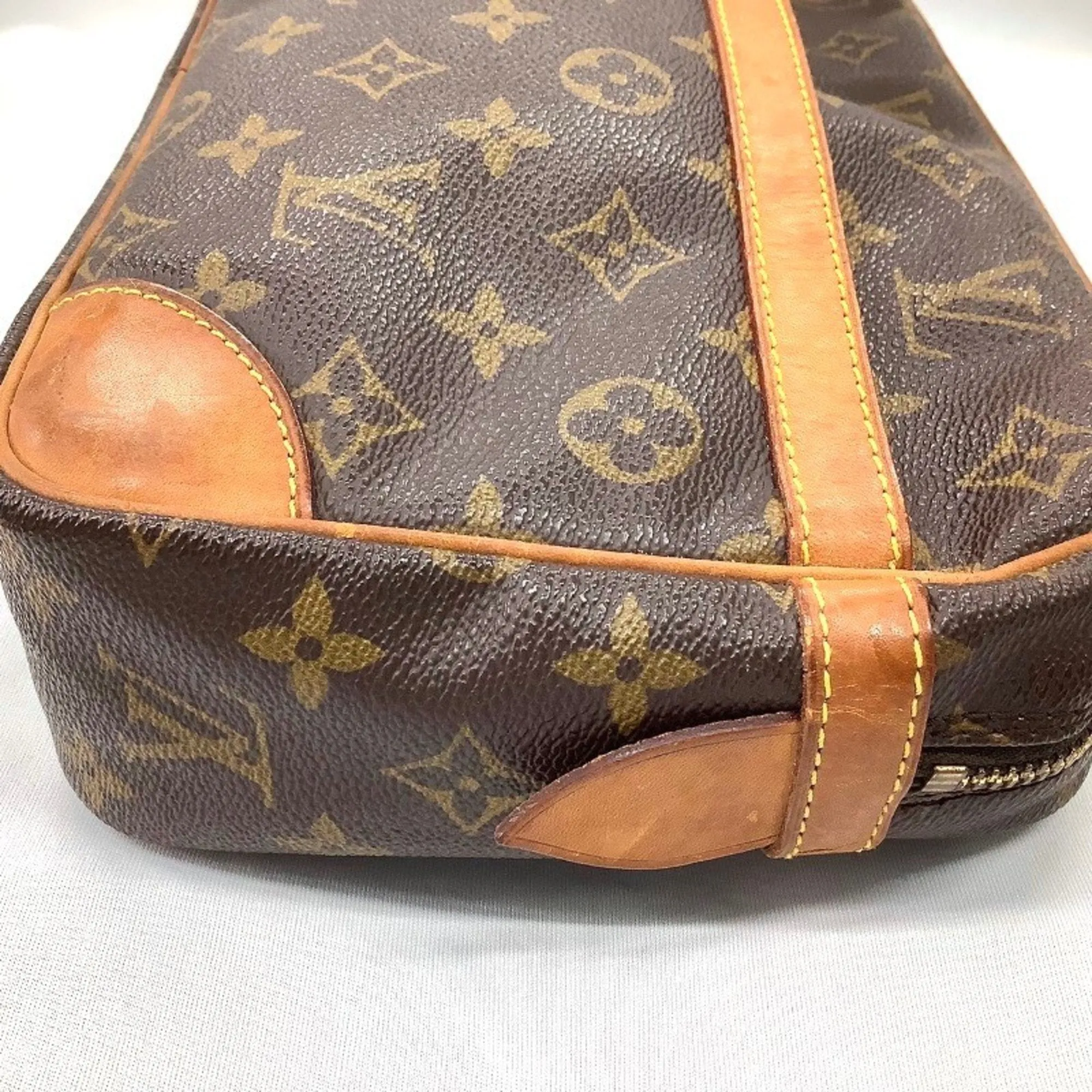 Louis Vuitton  Handbag (Pre-Owned)