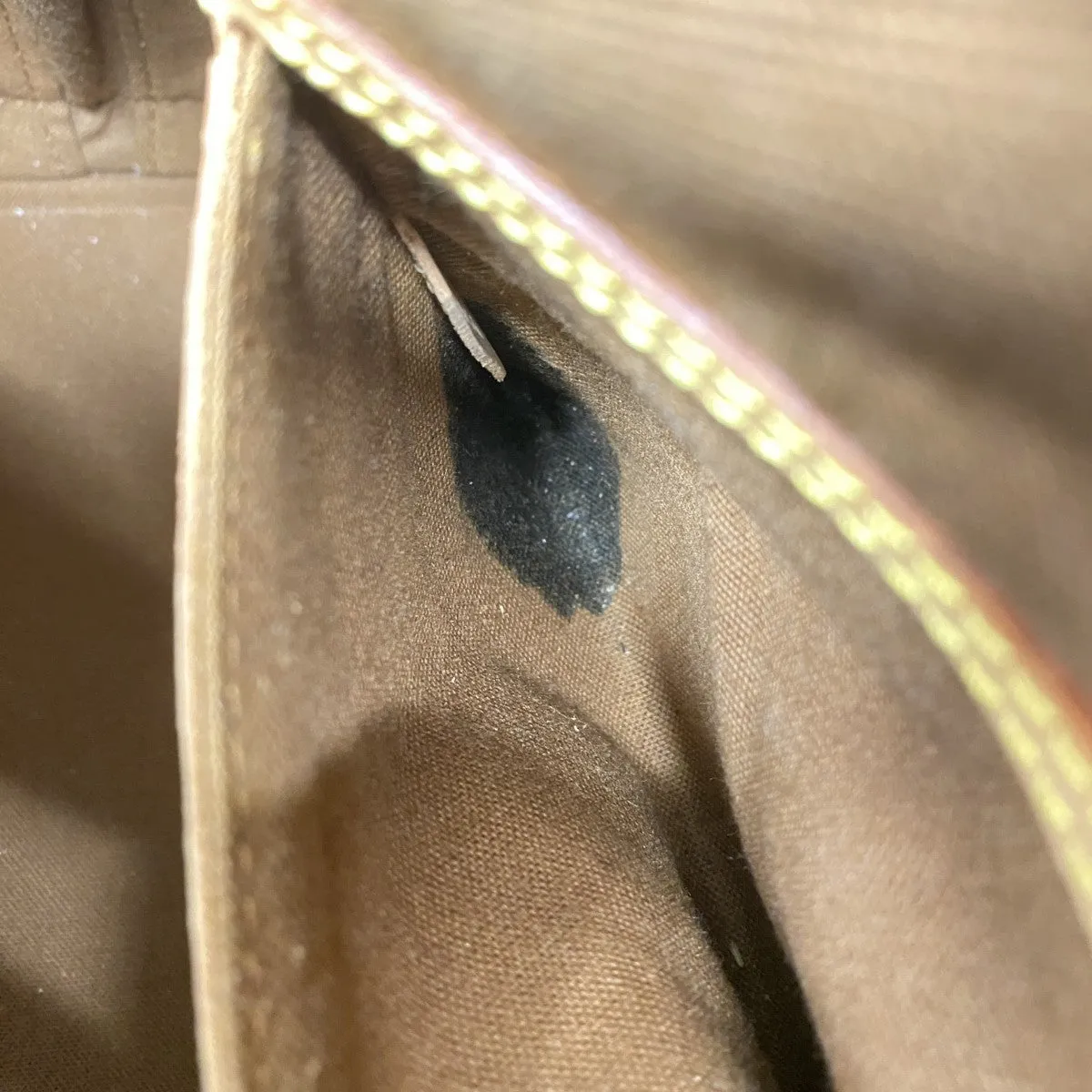 Louis Vuitton Handbag (Pre-Owned)
