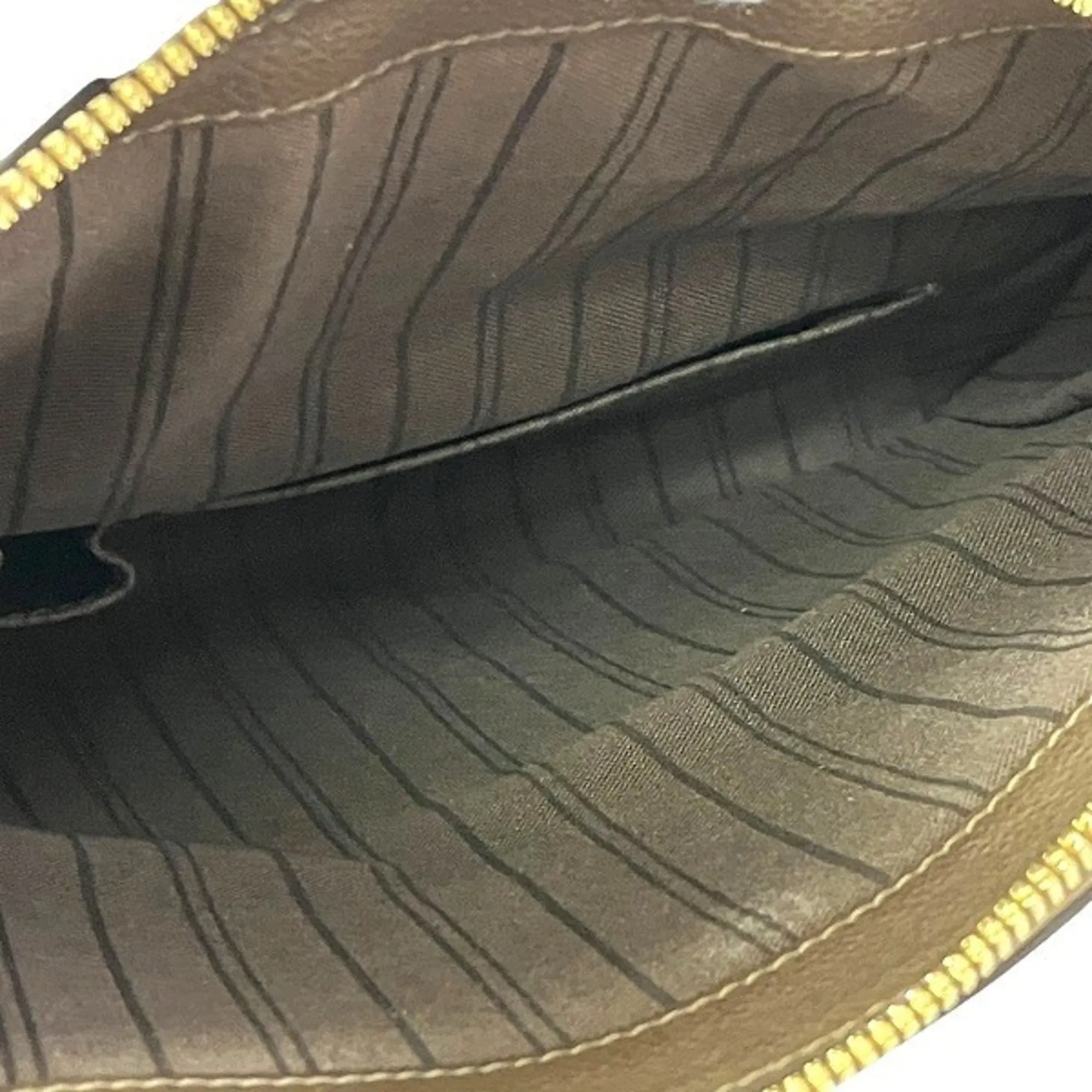 Louis Vuitton Leather Clutch Bag (Pre-Owned)