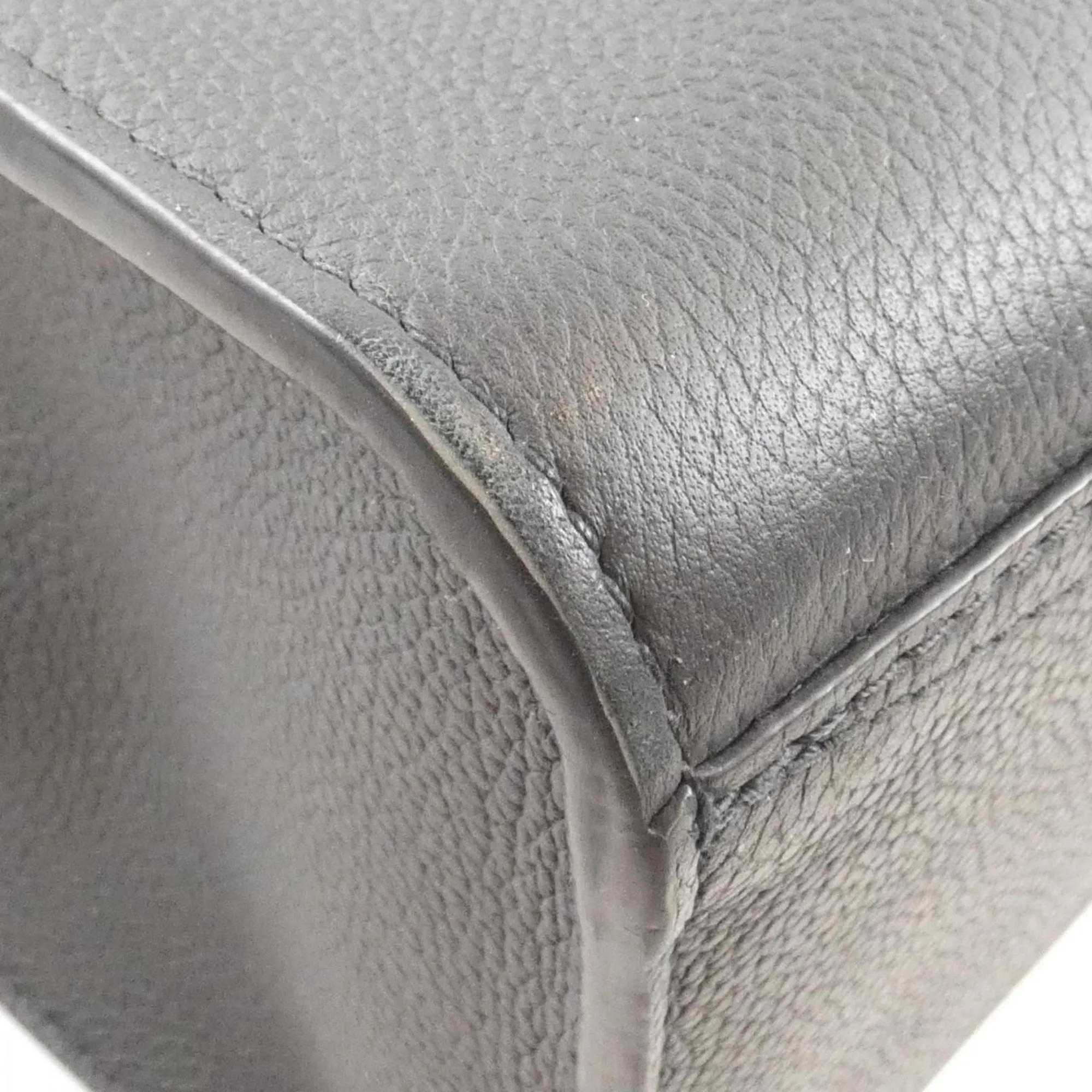 Louis Vuitton Leather Handbag (Pre-Owned)