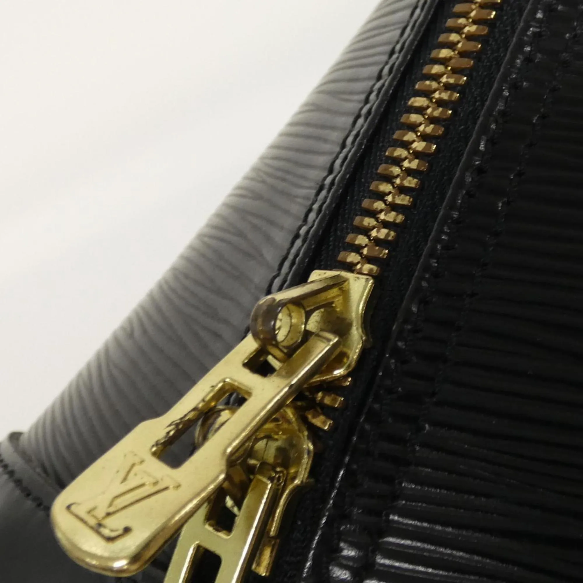 Louis Vuitton Leather Handbag (Pre-Owned)