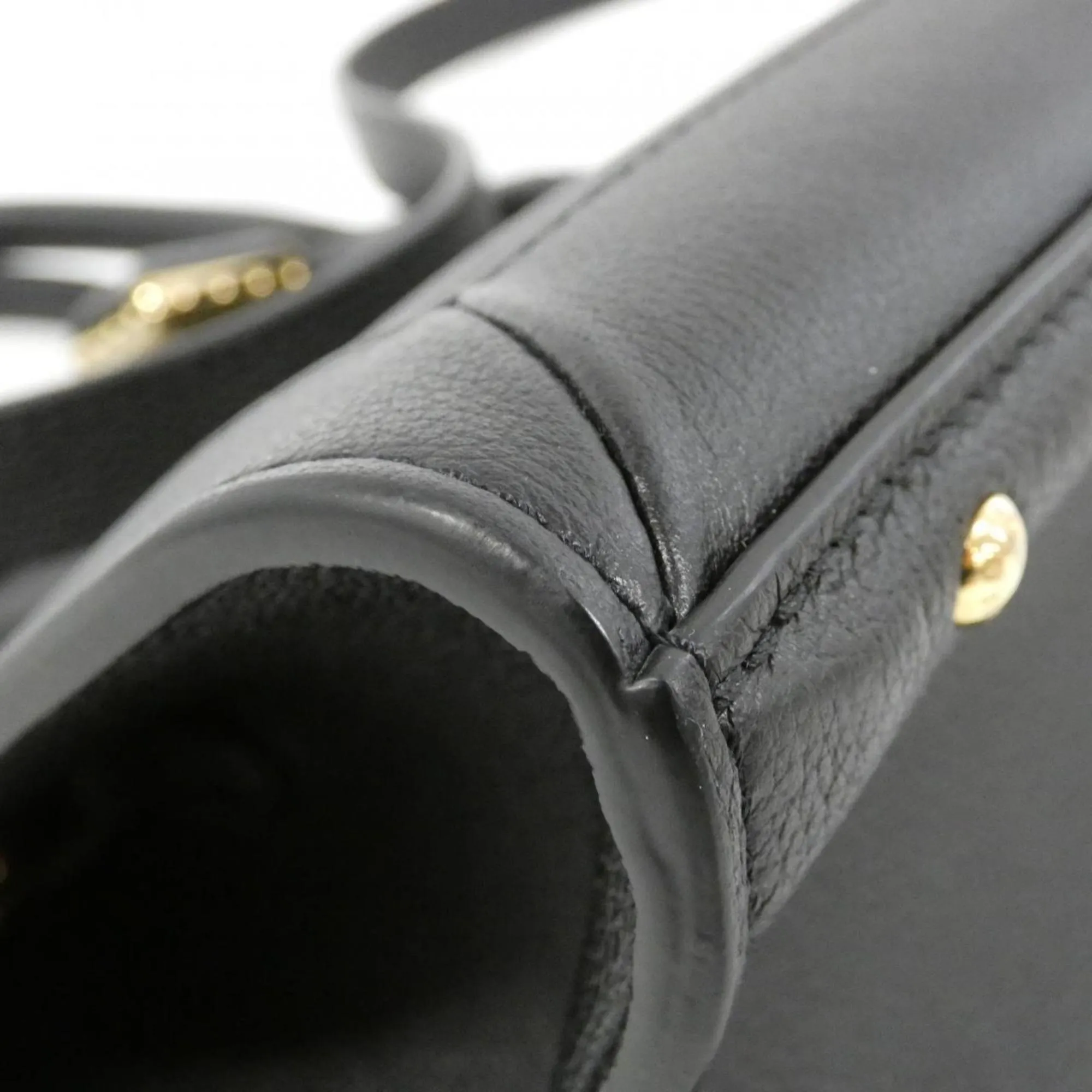 Louis Vuitton Leather Handbag (Pre-Owned)
