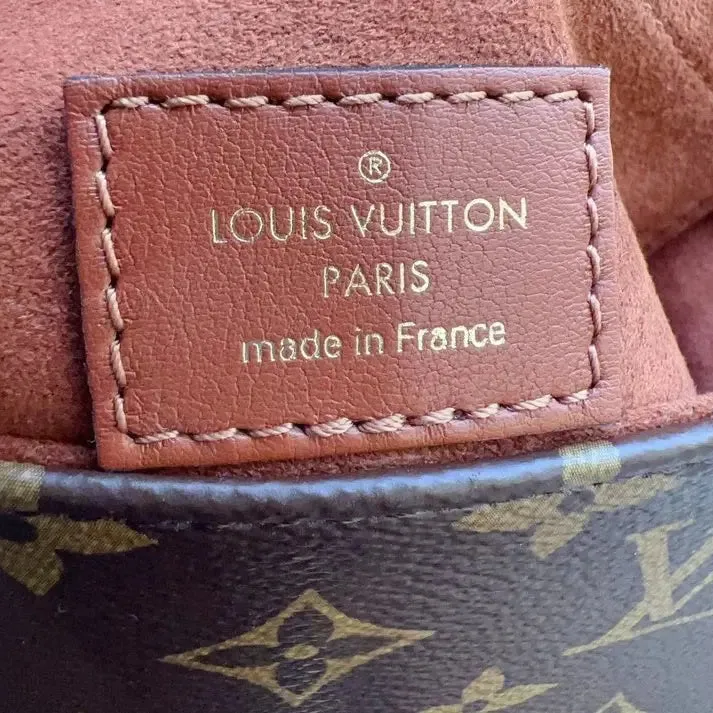 Louis Vuitton Locky BB premium Leather bag 44654