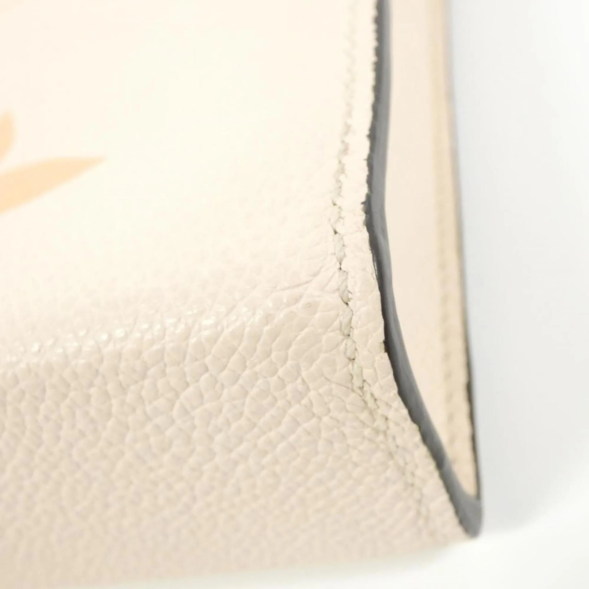 Louis Vuitton Poche Toilette Leather Clutch Bag (Pre-Owned)