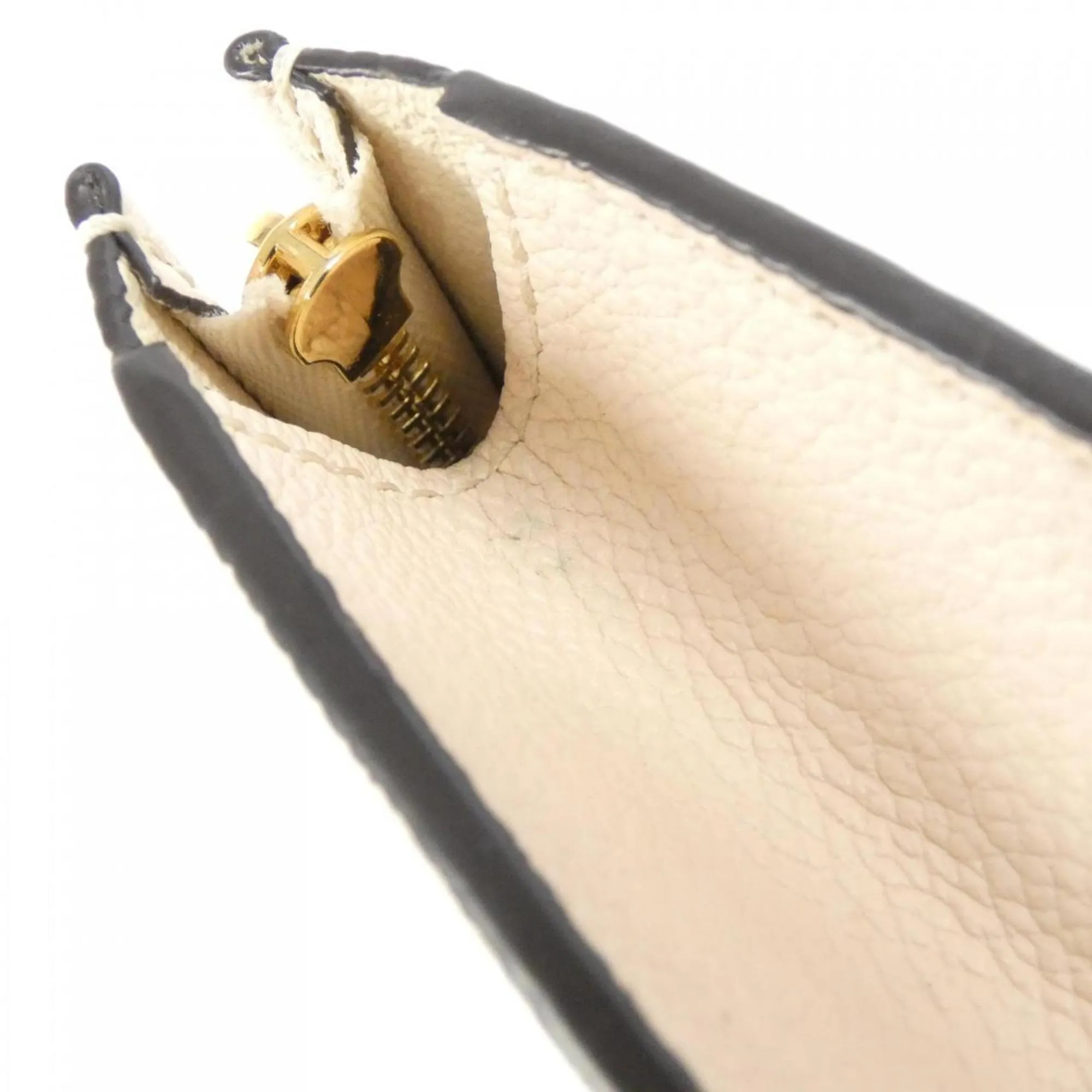 Louis Vuitton Poche Toilette Leather Clutch Bag (Pre-Owned)