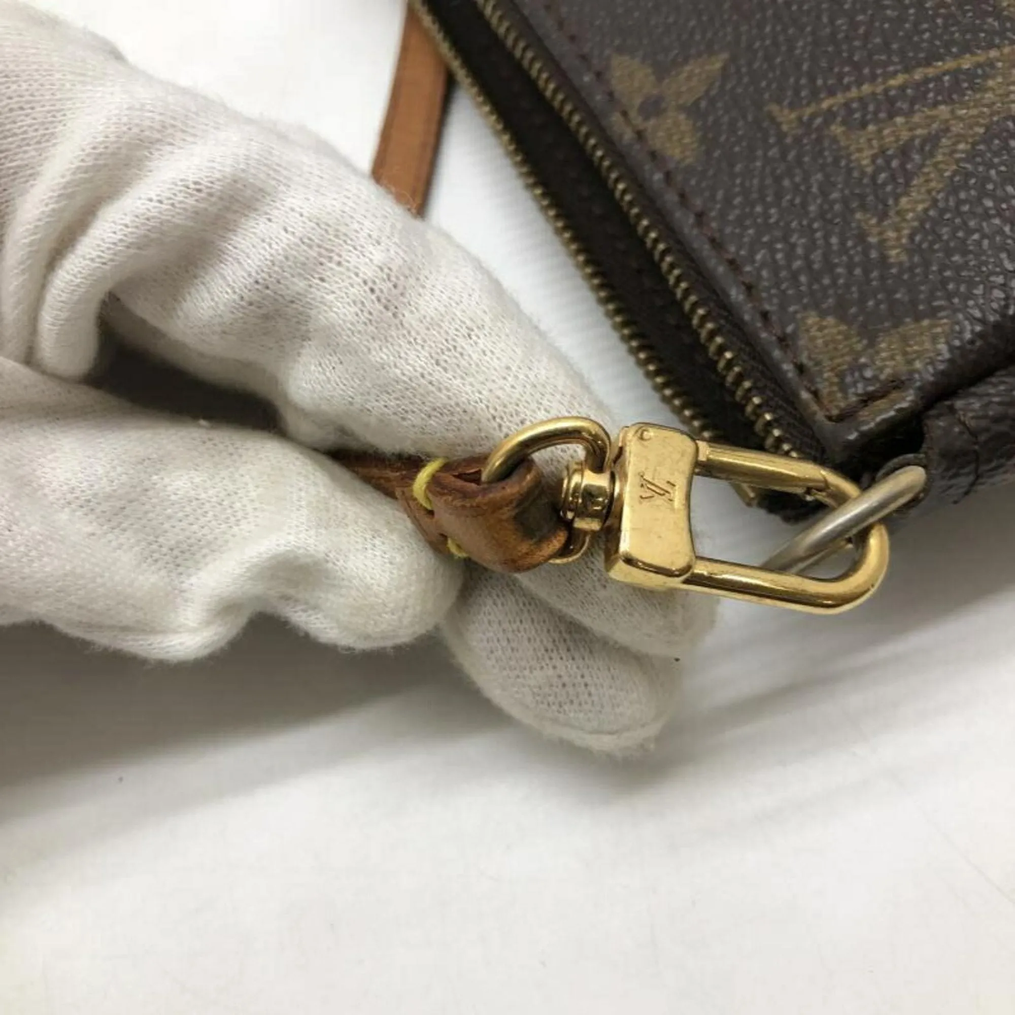 Louis Vuitton Pochette Accessoire Canvas Clutch Bag (Pre-Owned)