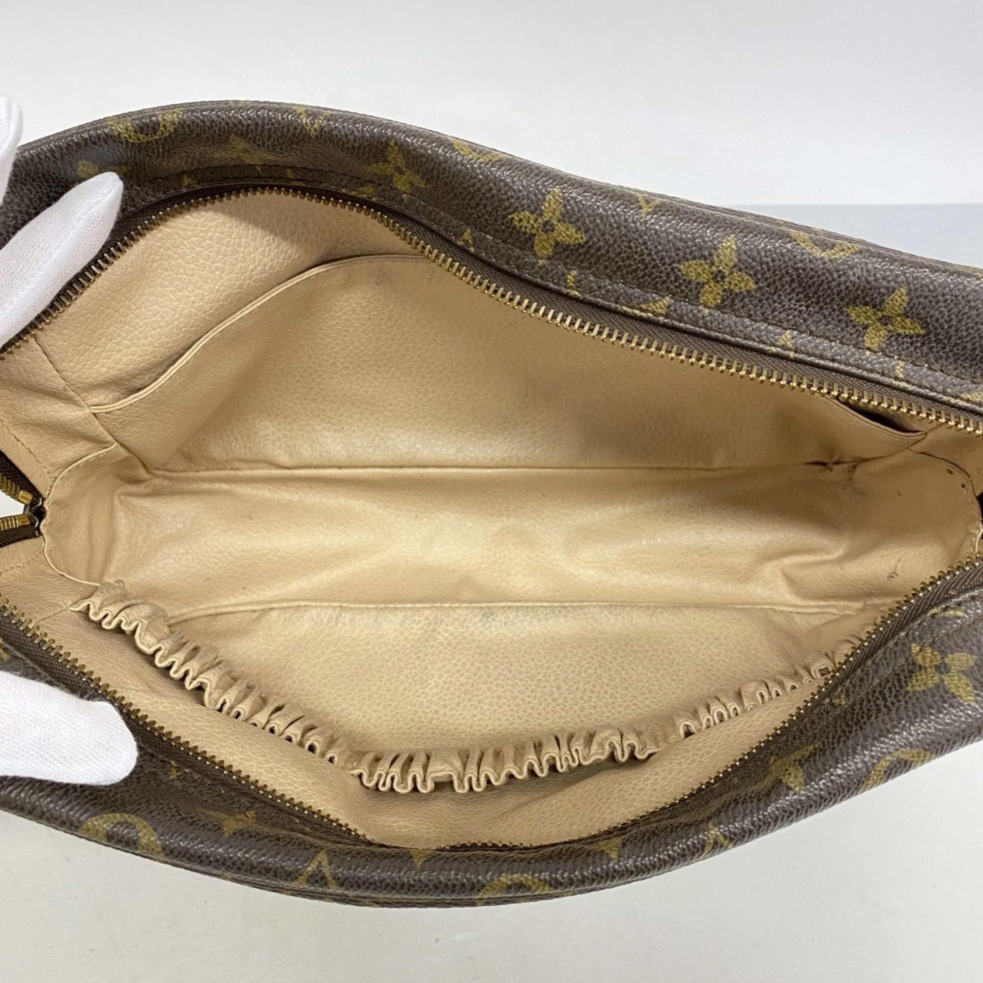 Louis Vuitton Pouch (Pre-Owned)
