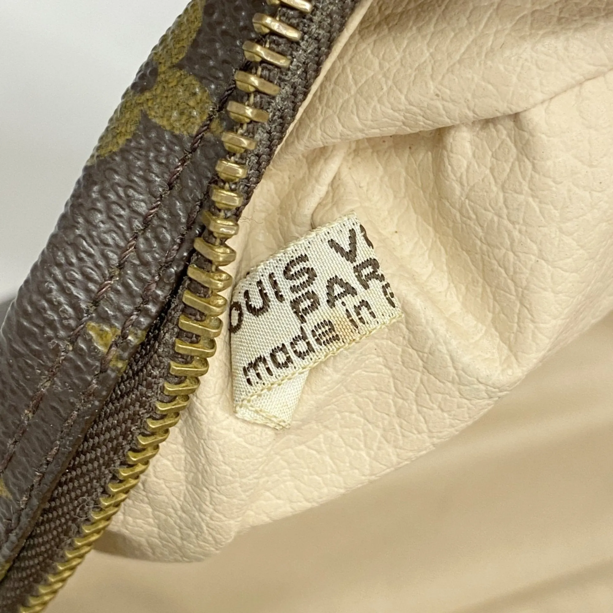 Louis Vuitton Pouch (Pre-Owned)