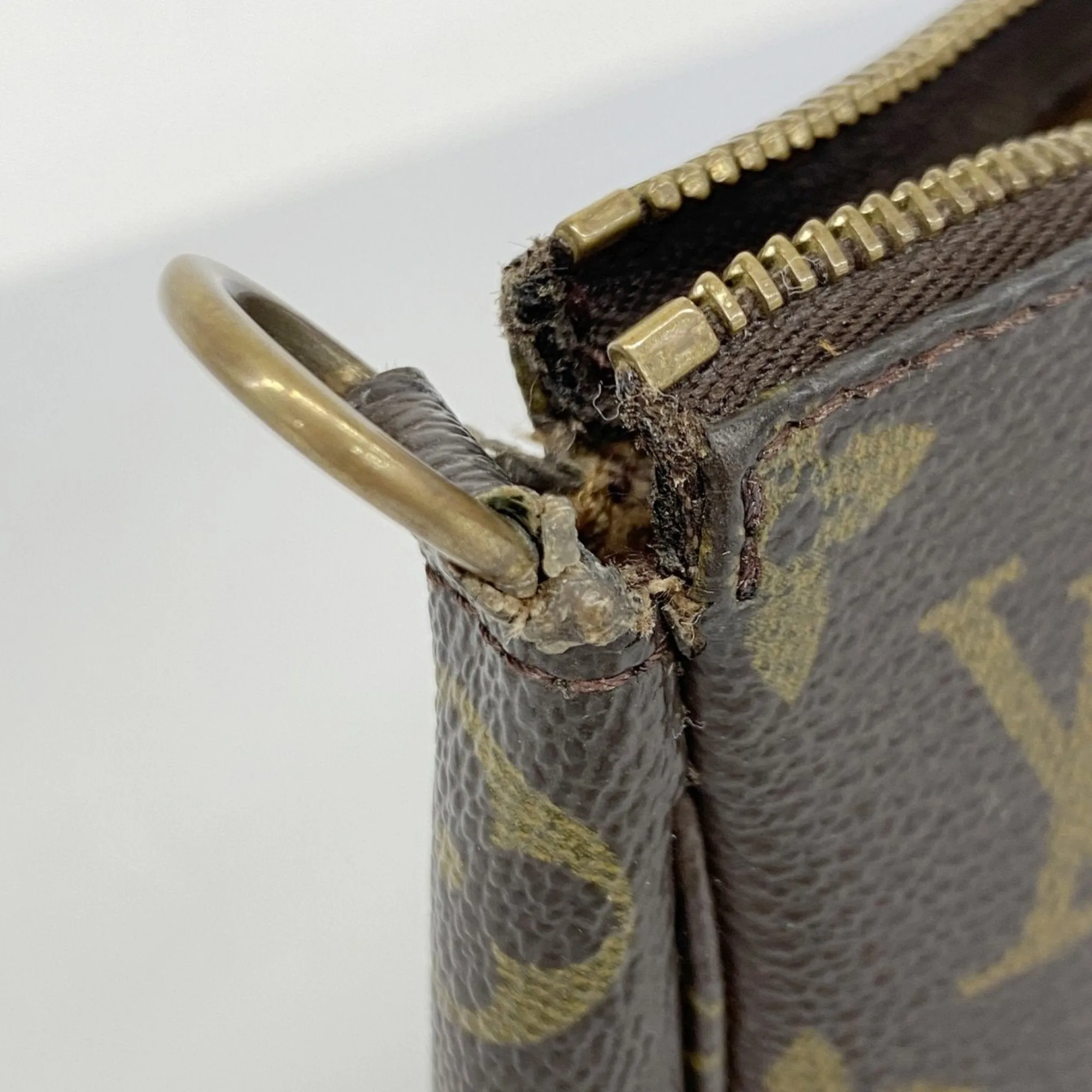 Louis Vuitton Pouch (Pre-Owned)