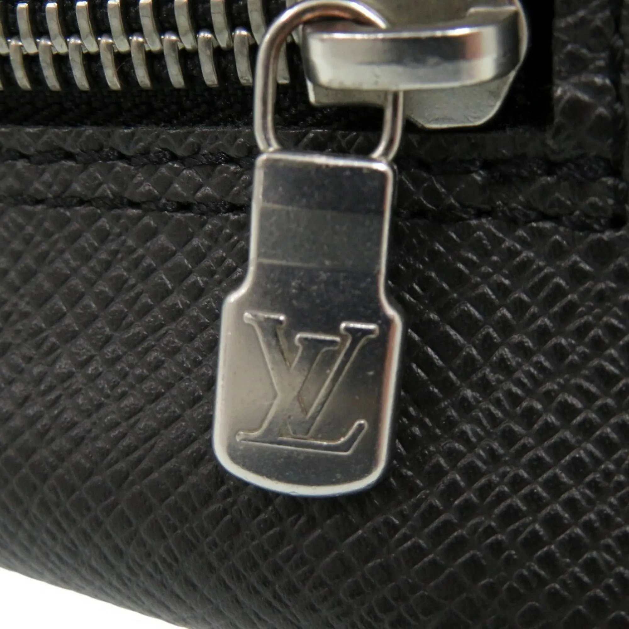 Louis Vuitton Taiga Leather Clutch Bag (Pre-Owned)