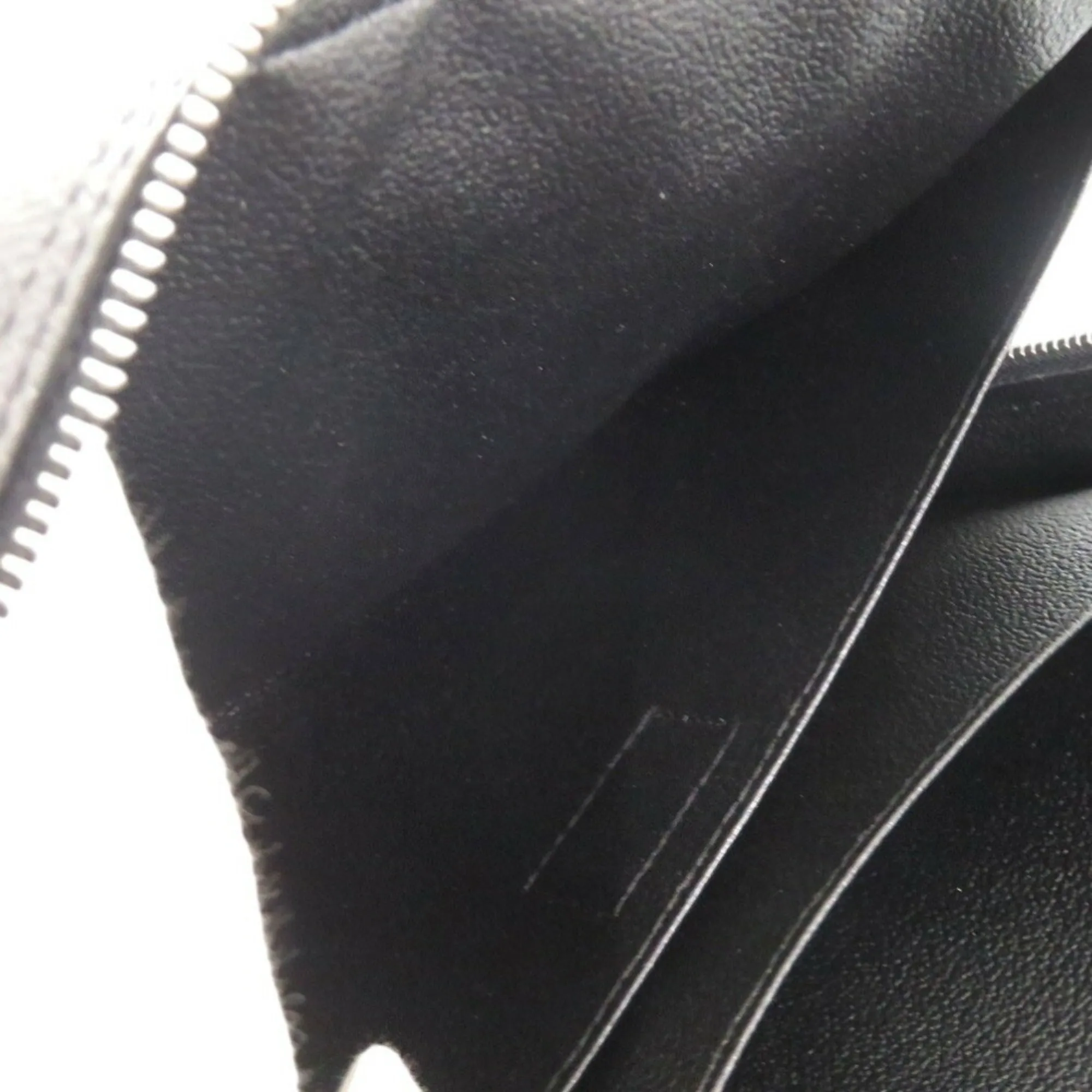 Louis Vuitton Taiga Leather Clutch Bag (Pre-Owned)