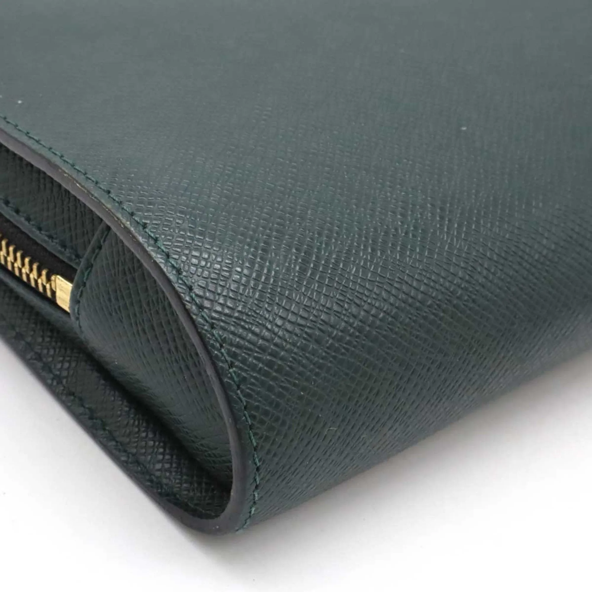 Louis Vuitton Taiga Leather Leather Clutch Bag Handbag (Pre-Owned)