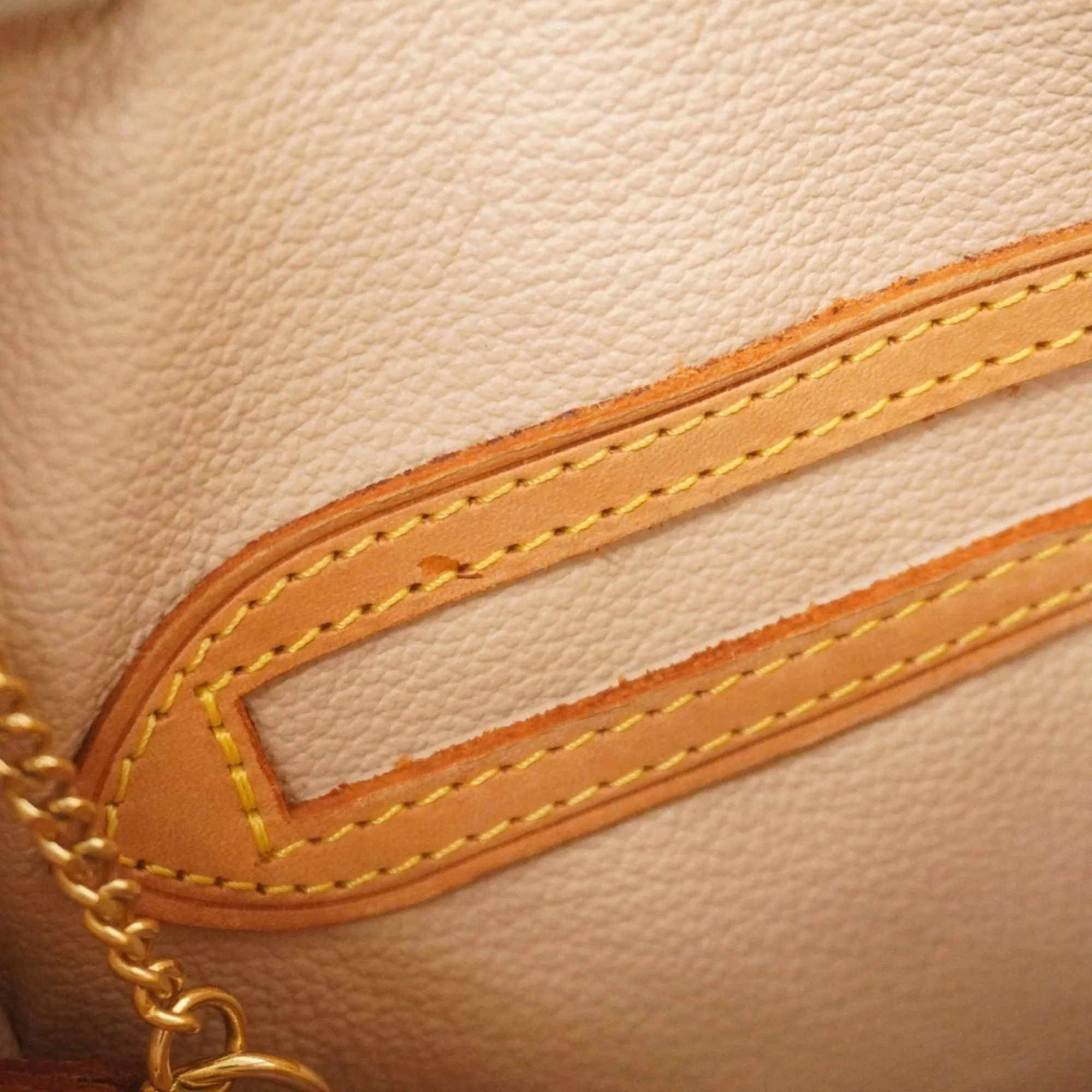 Louis Vuitton Tote Bag (Pre-Owned)