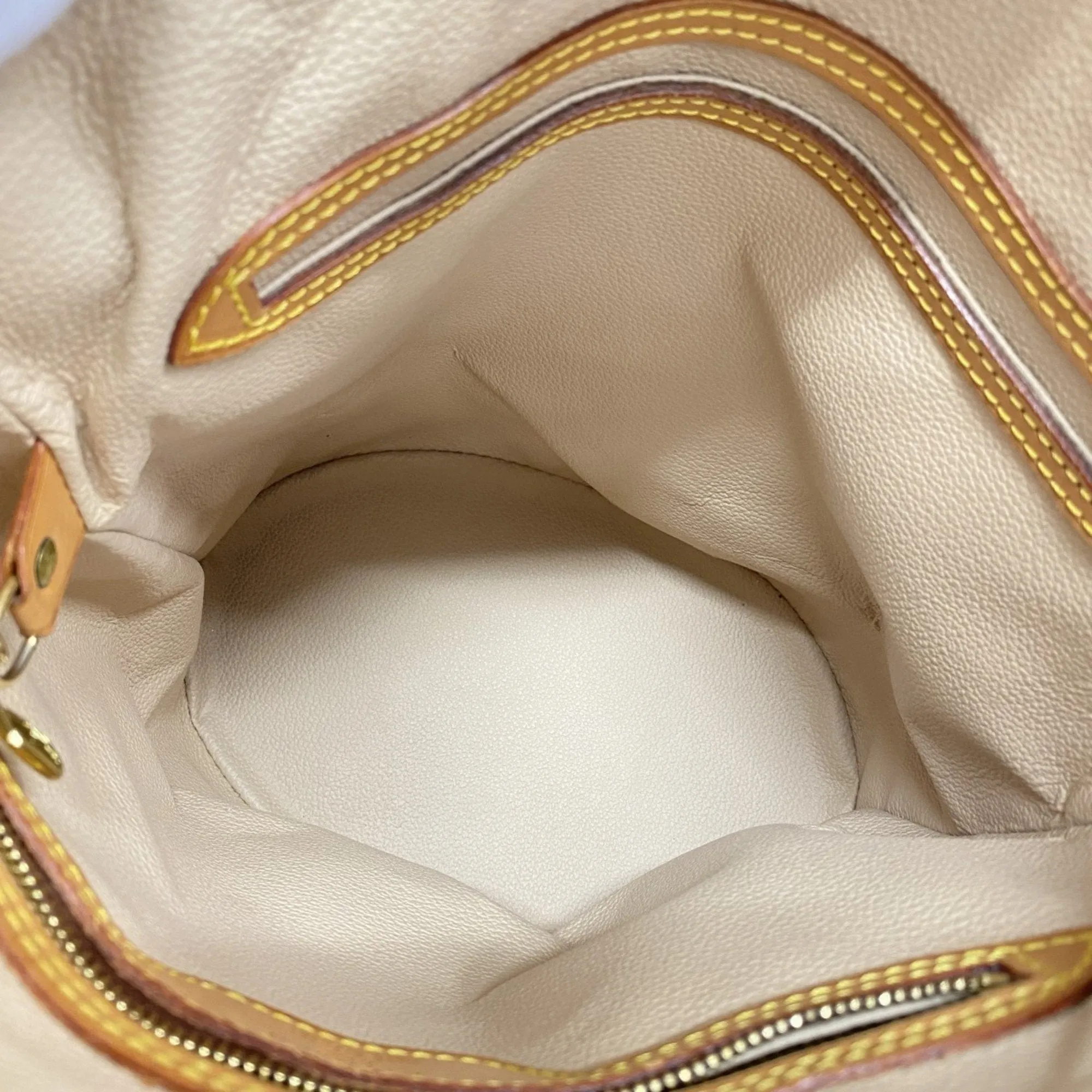 Louis Vuitton Tote Bag (Pre-Owned)