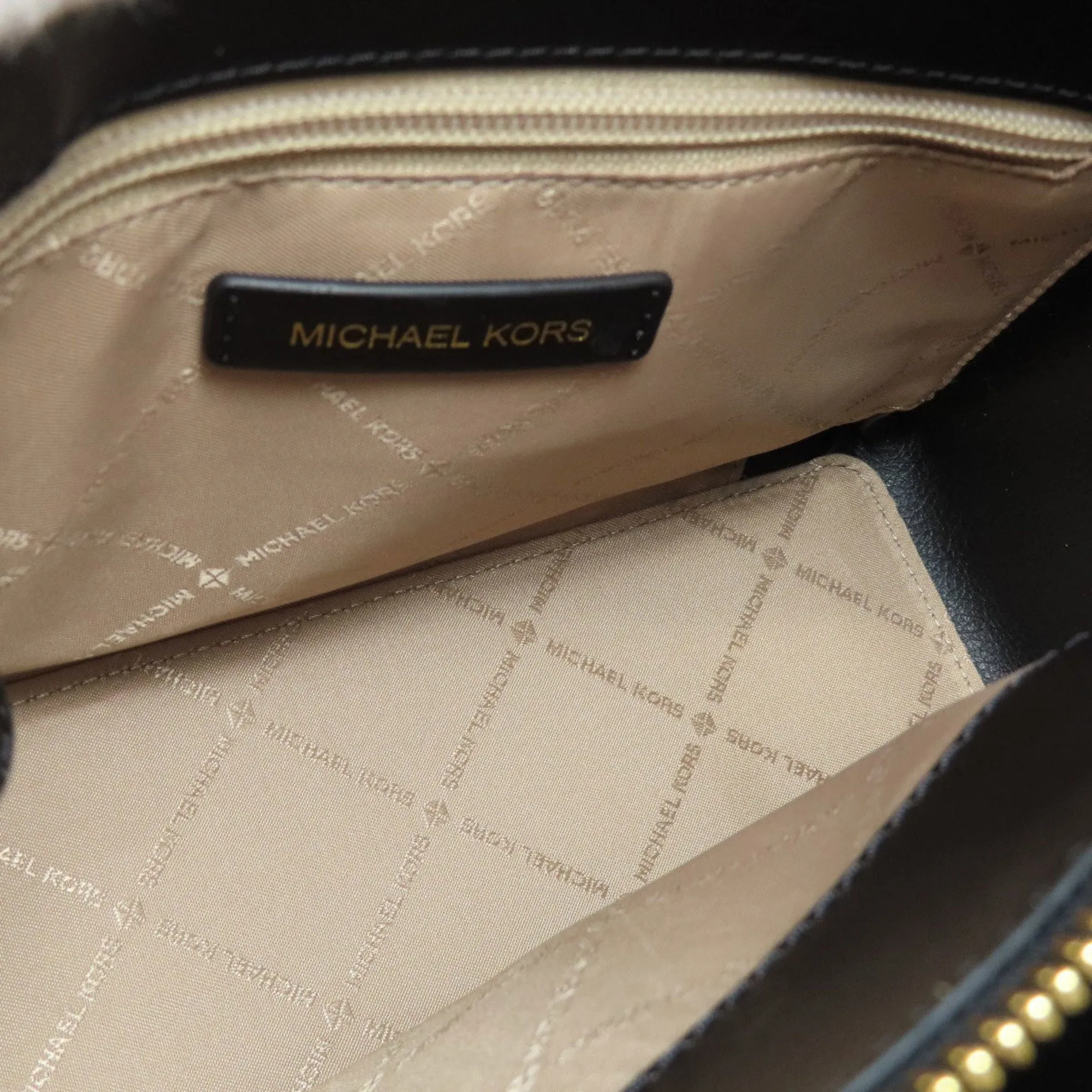 Michael Kors  Canvas Handbag (Pre-Owned)