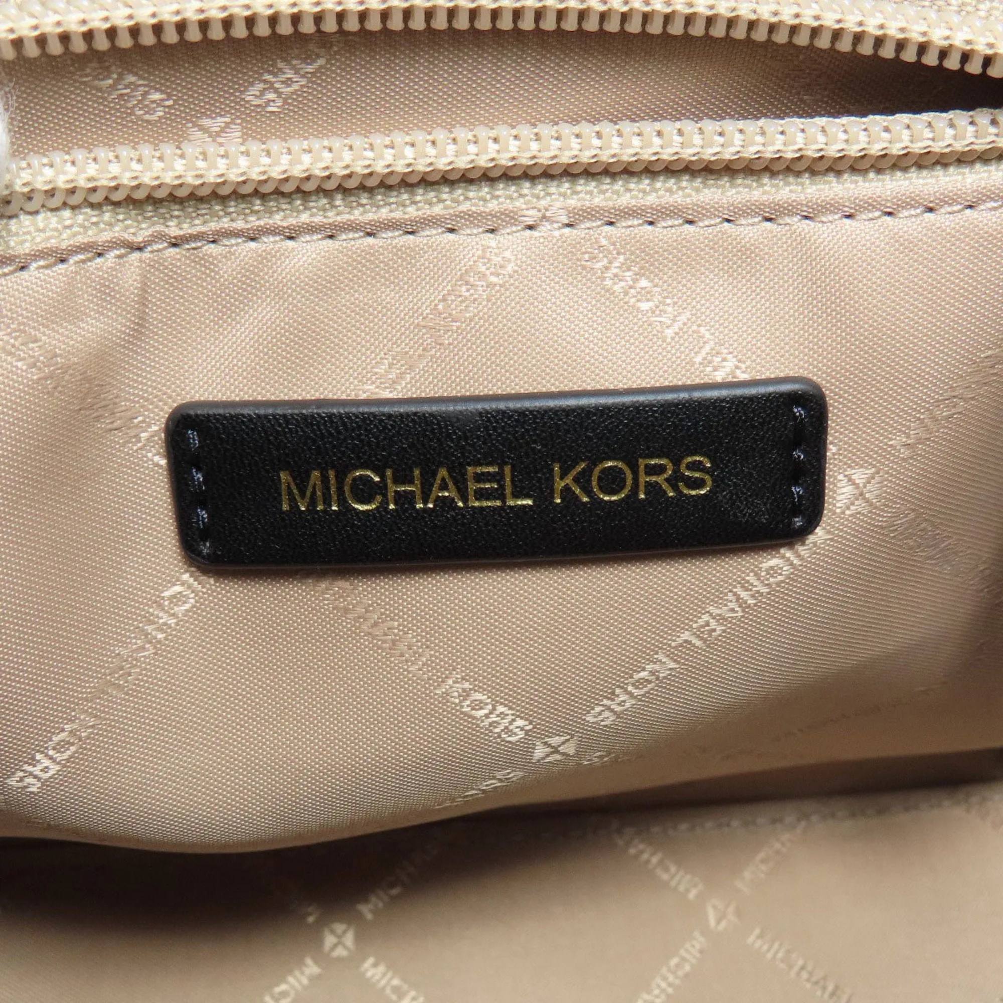 Michael Kors  Canvas Handbag (Pre-Owned)
